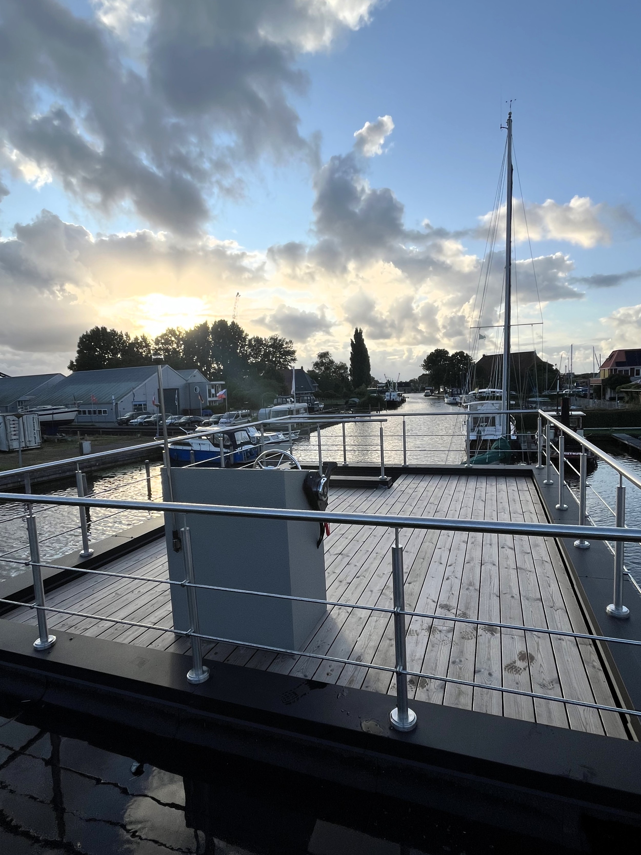 Surla 12 Houseboat Terherne (koop)ligplaats Beschikbaar