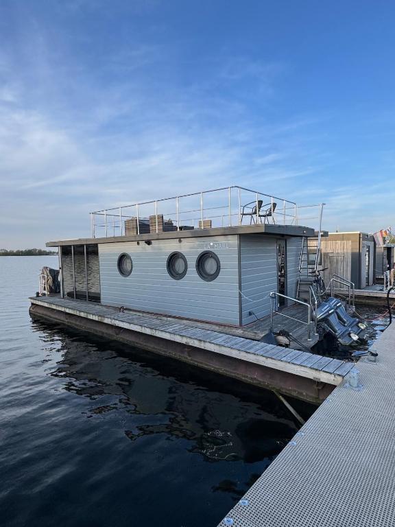 La Mare Houseboat Apartboat XL - Sauna - Maasbommel