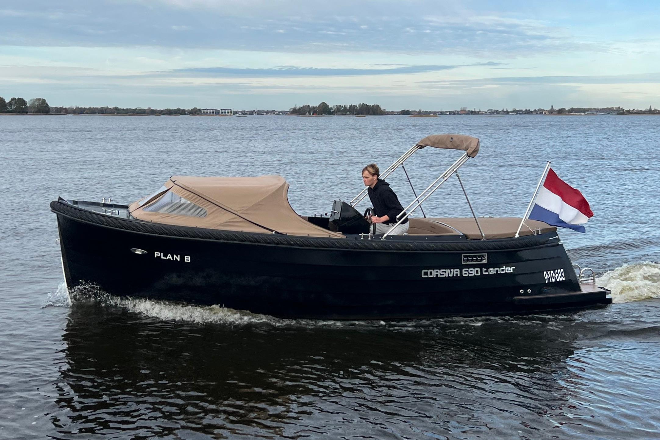 Corsiva 690 Tender