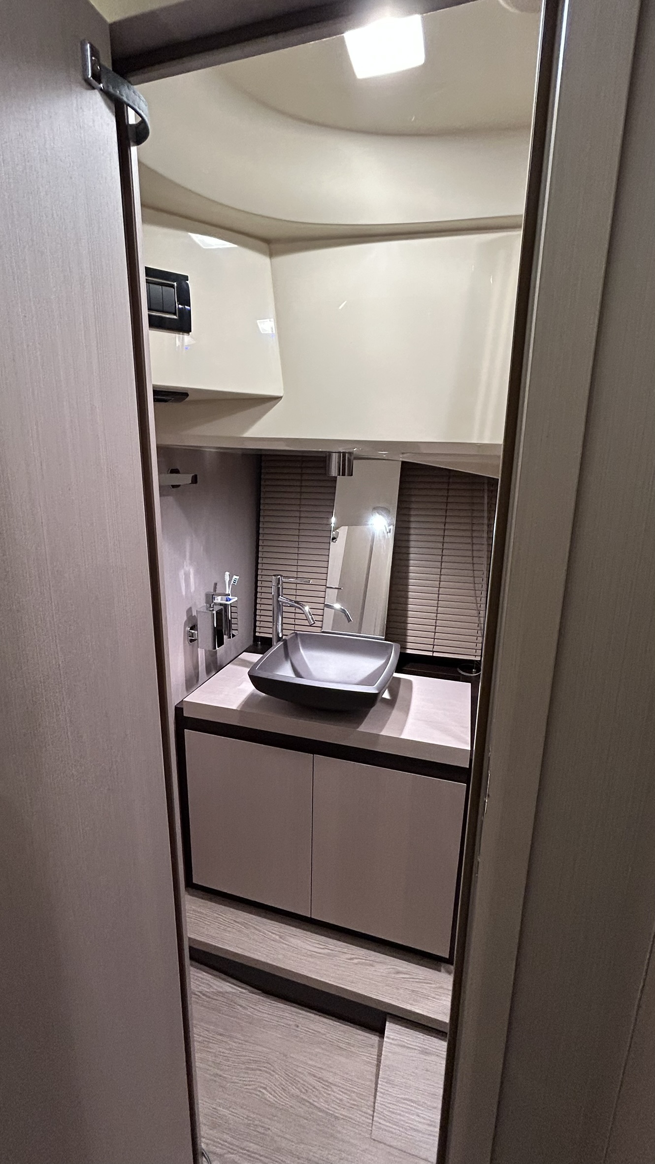 Invictus yachts Invictus GT 370 met 2x Volvo Penta D4 320 pk