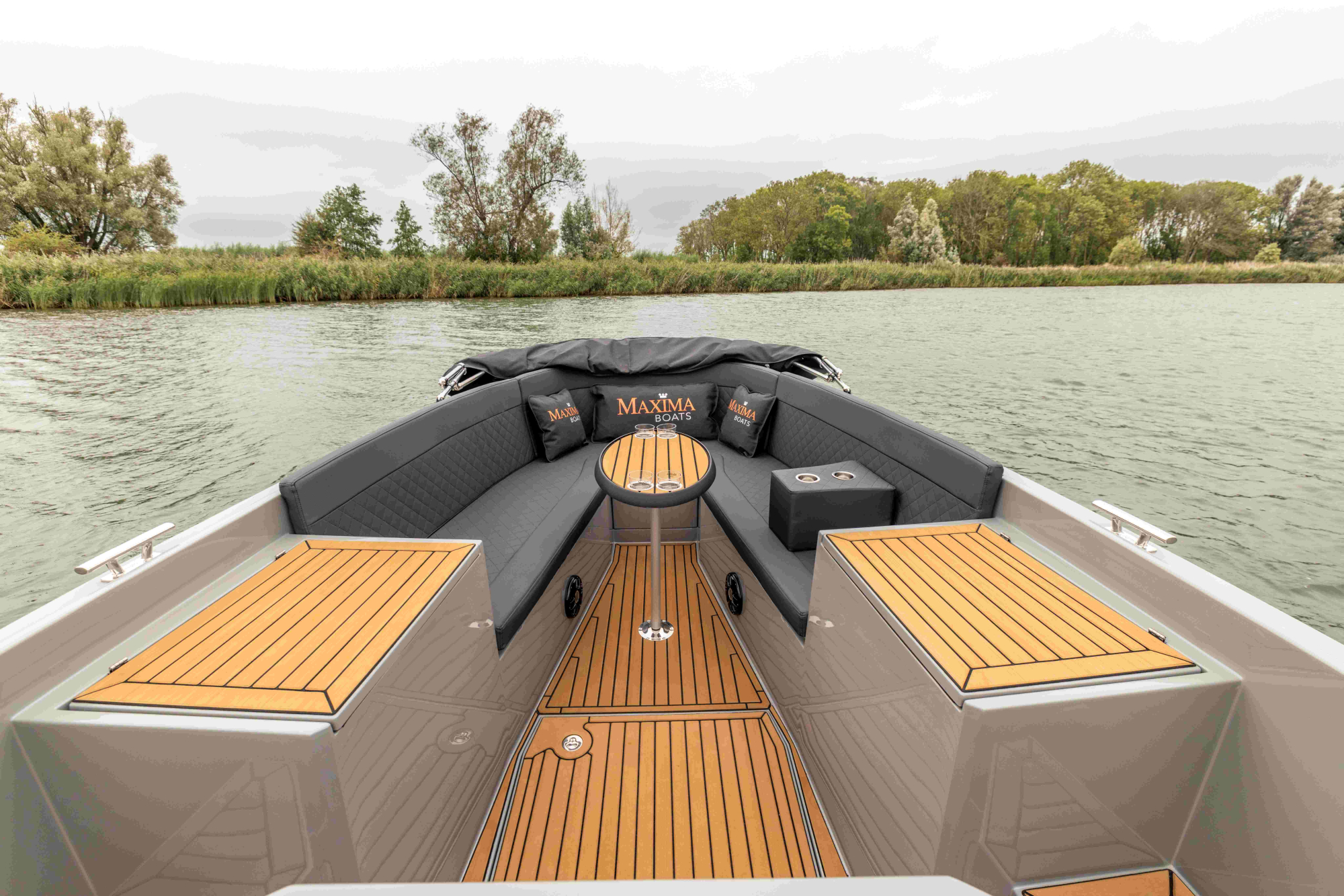 Maxima Boats 680 Sport Lounge