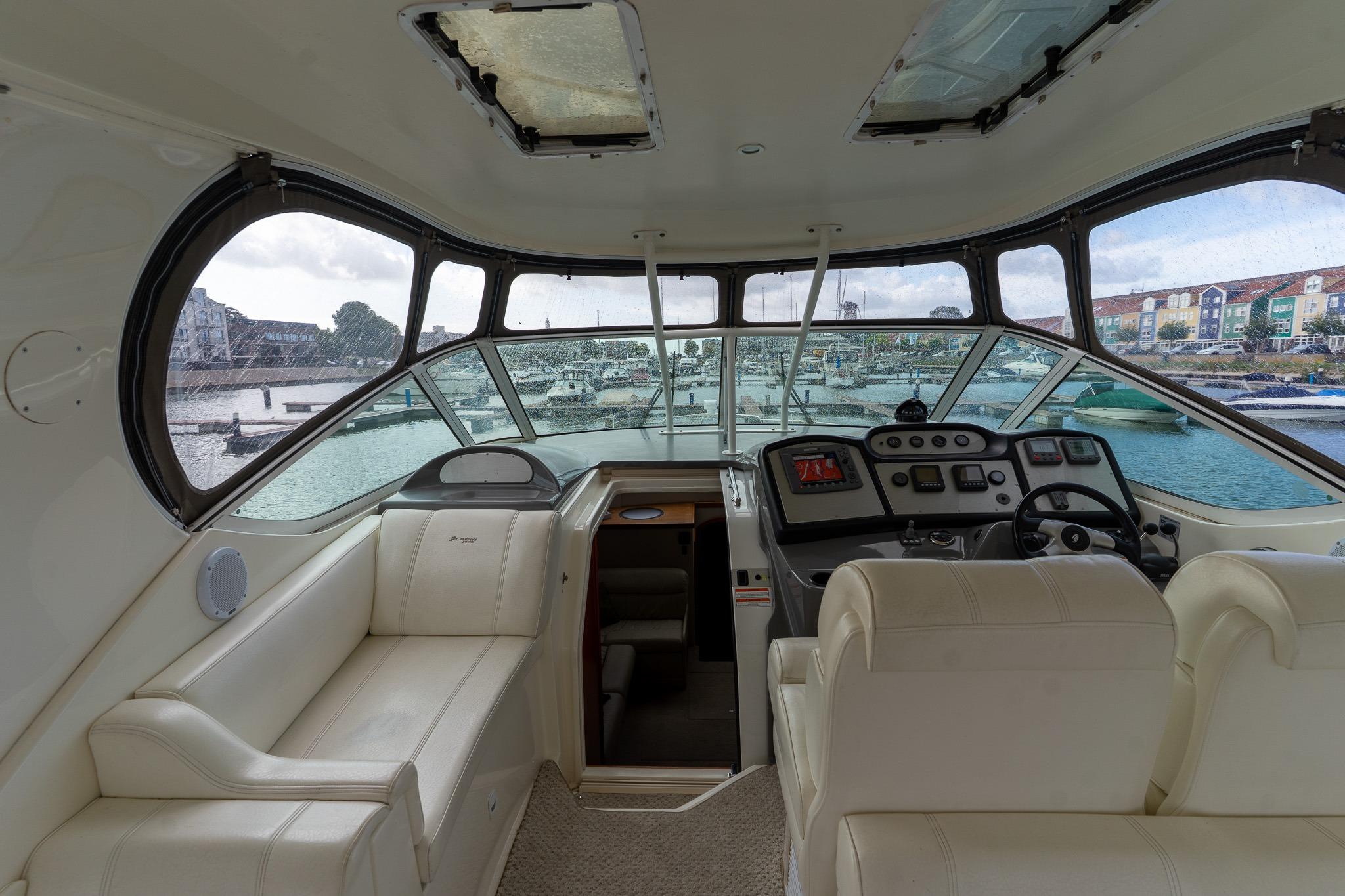 Cruisers Yachts 415 Express Motoryacht