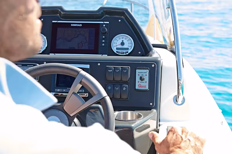 Quicksilver 755 Sundeck