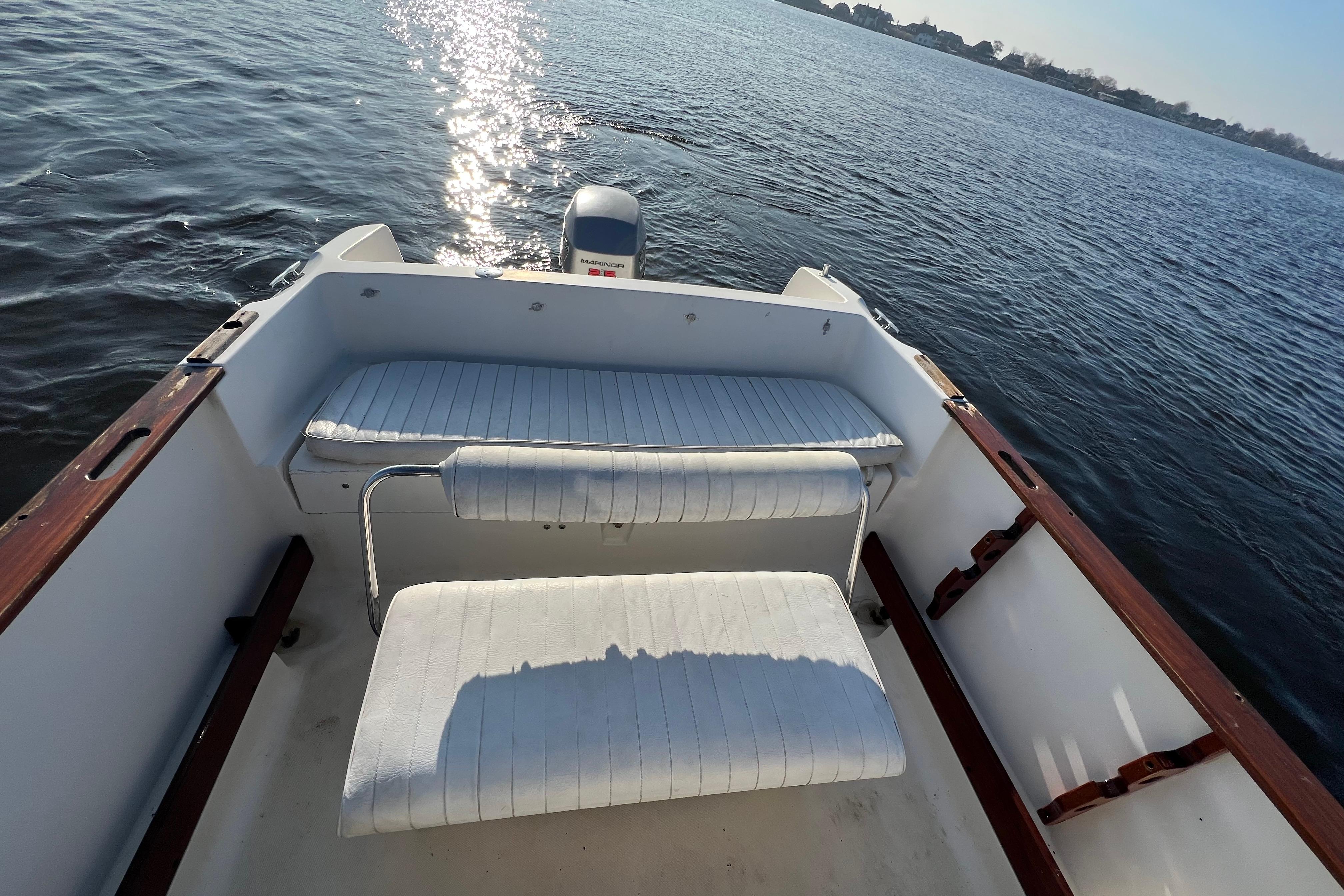 Elan 17 CC Center Consoleboot