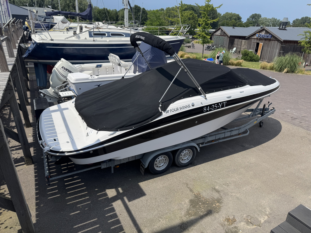 Four Winns H240