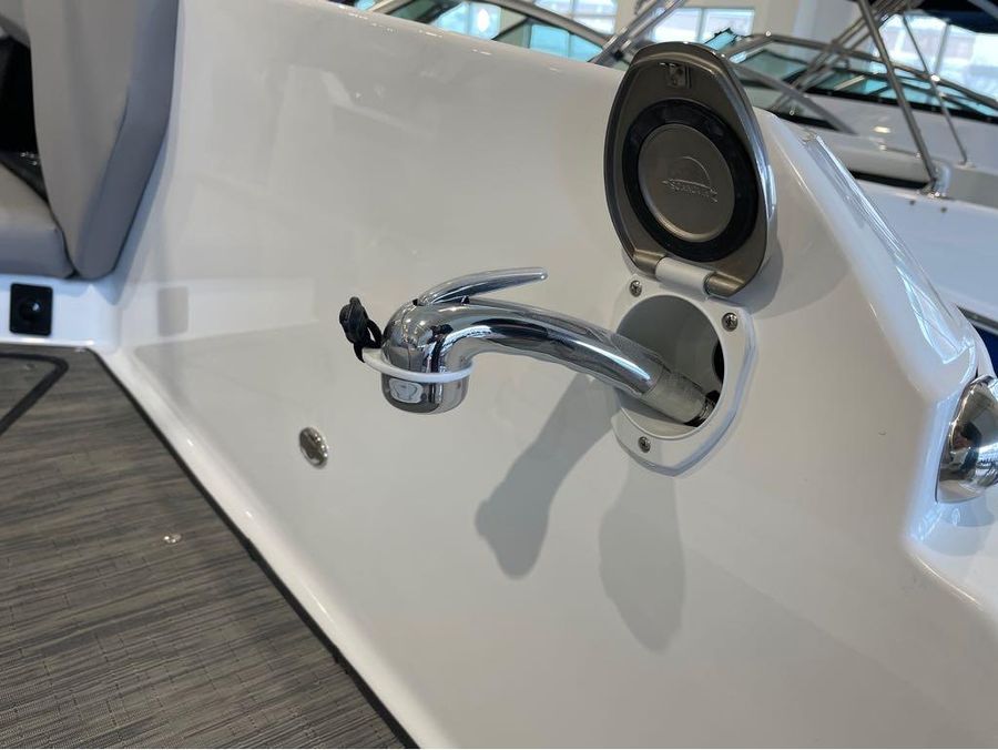 Four Winns H6 Outboard bowrider