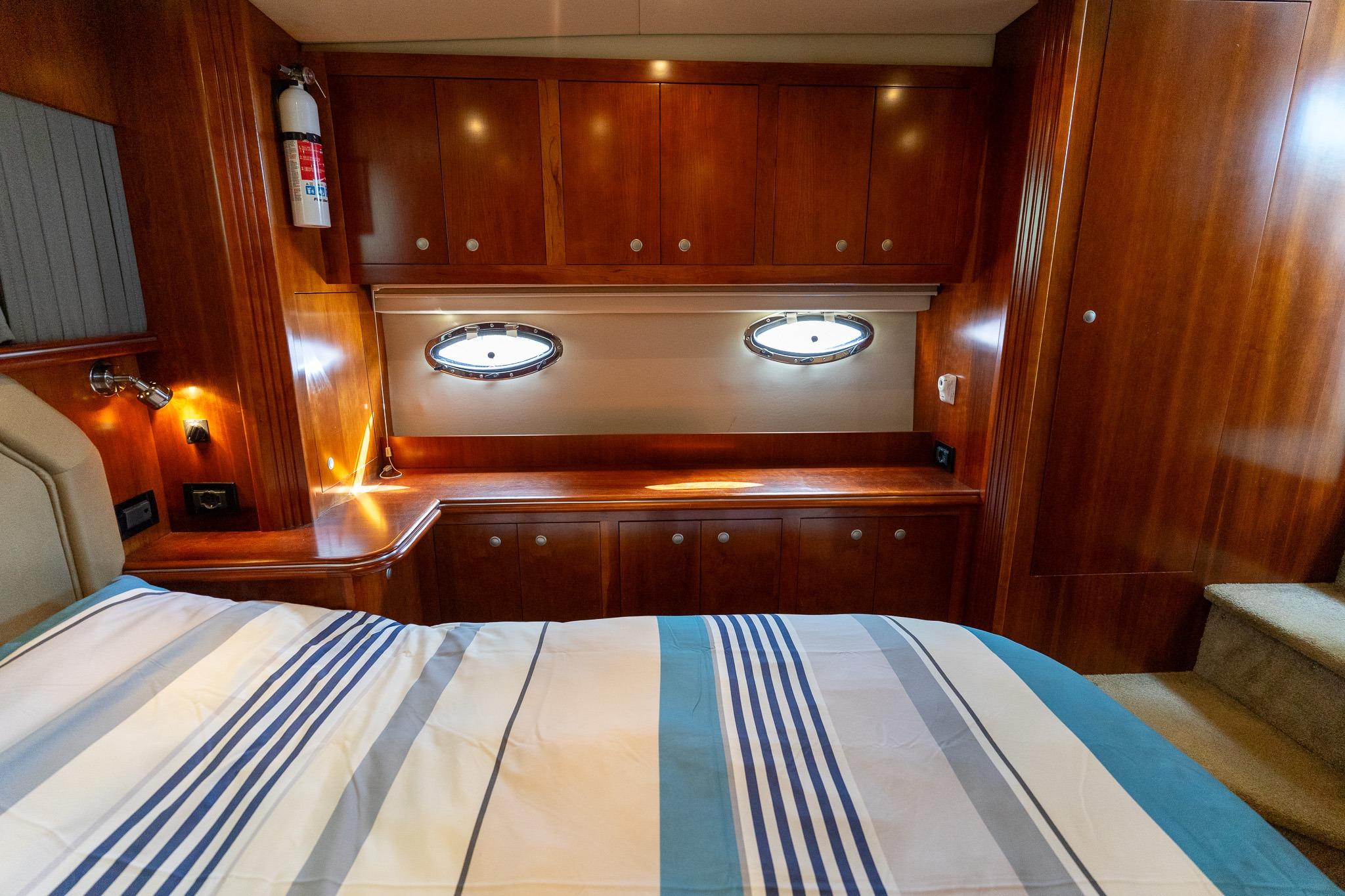 Cruisers Yachts 415 Express Motoryacht