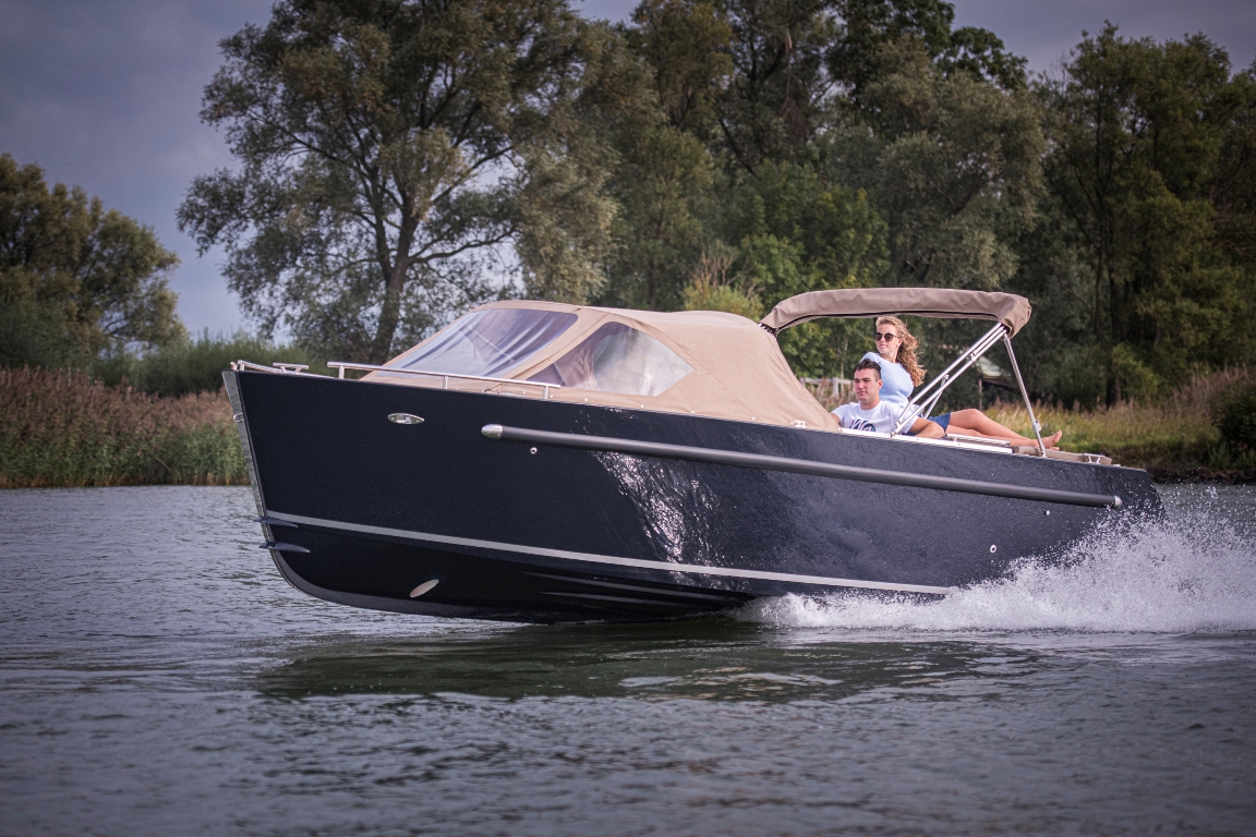 Maxima Boats 730