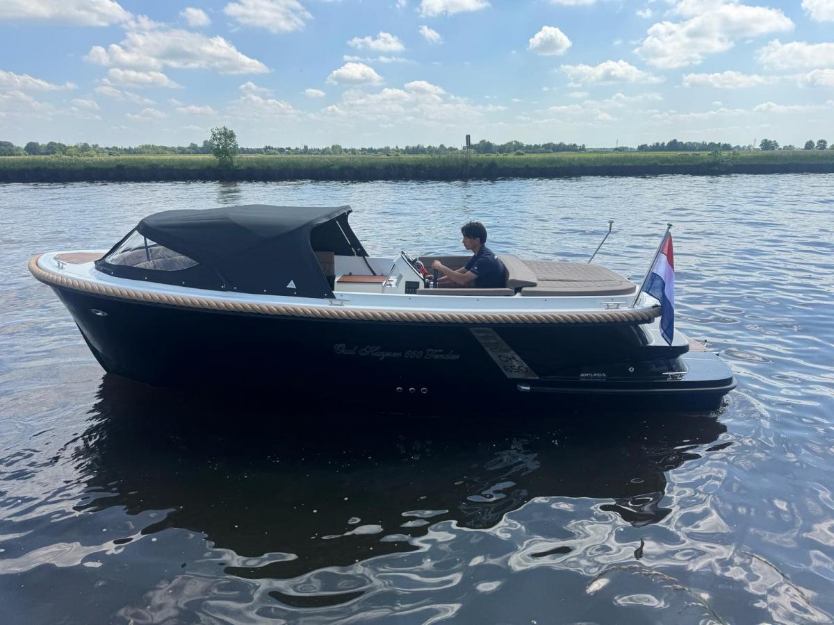Oud Huijzer 650 Tender