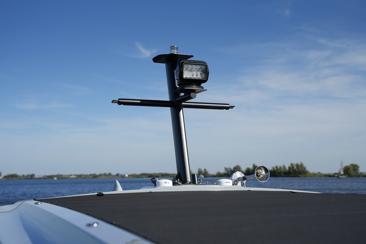 Axopar 37 XC Cross Cabin Mediterrana Edition