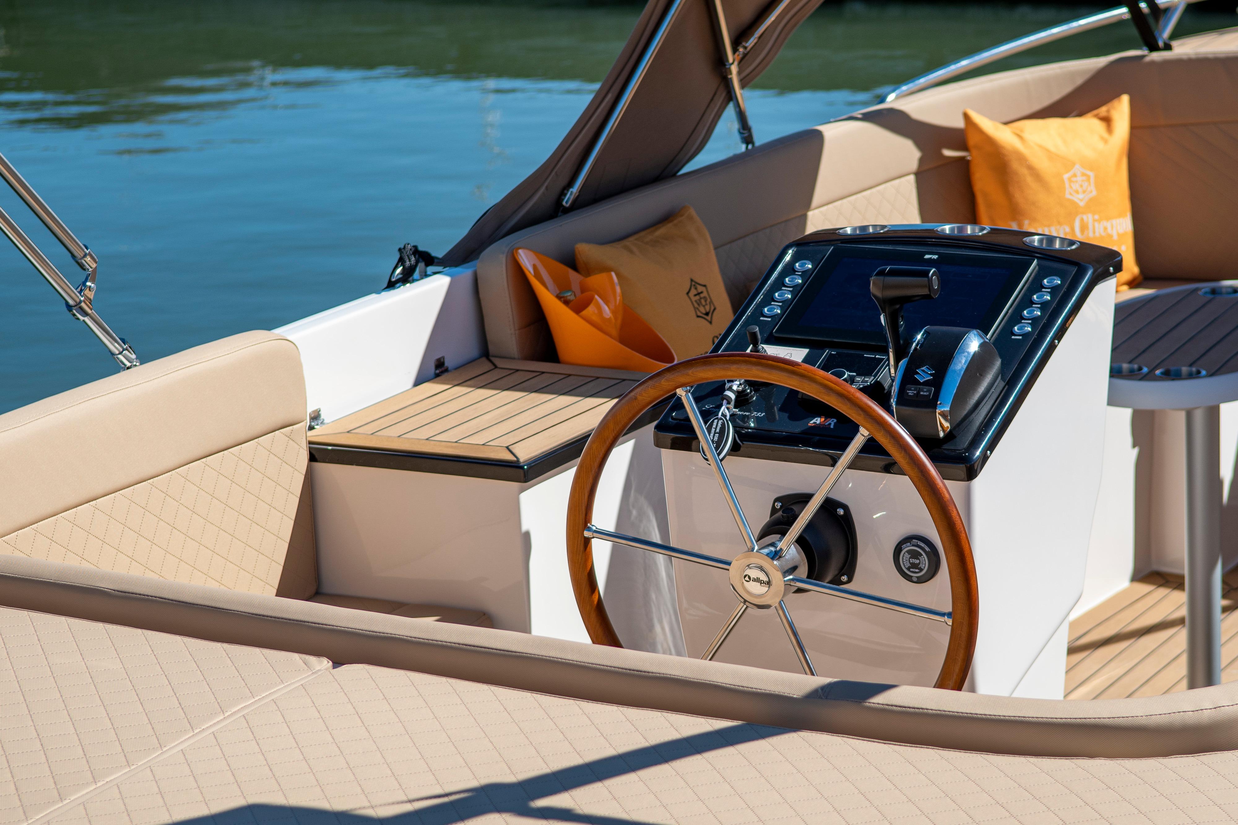 Lago Amore 733 Tender