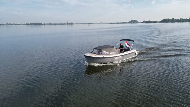 Interboat Intender 820