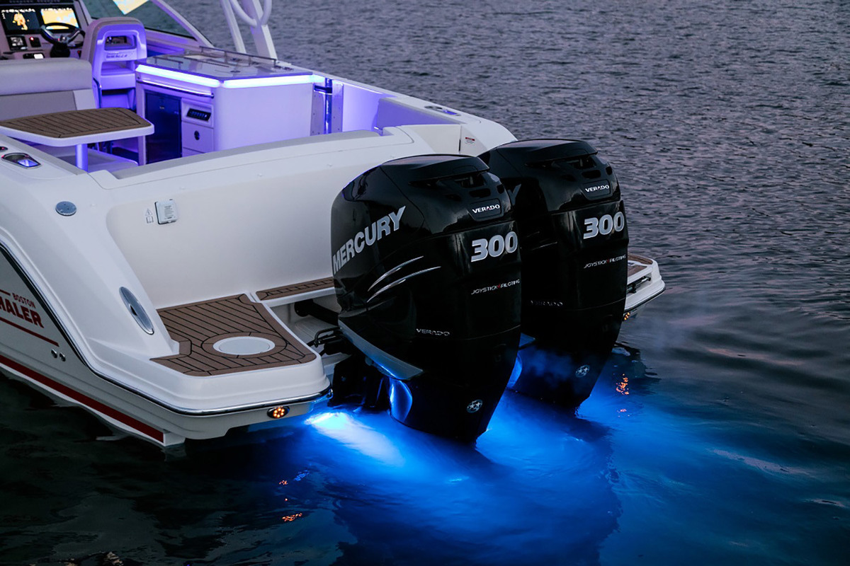 Boston Whaler 320 Vantage