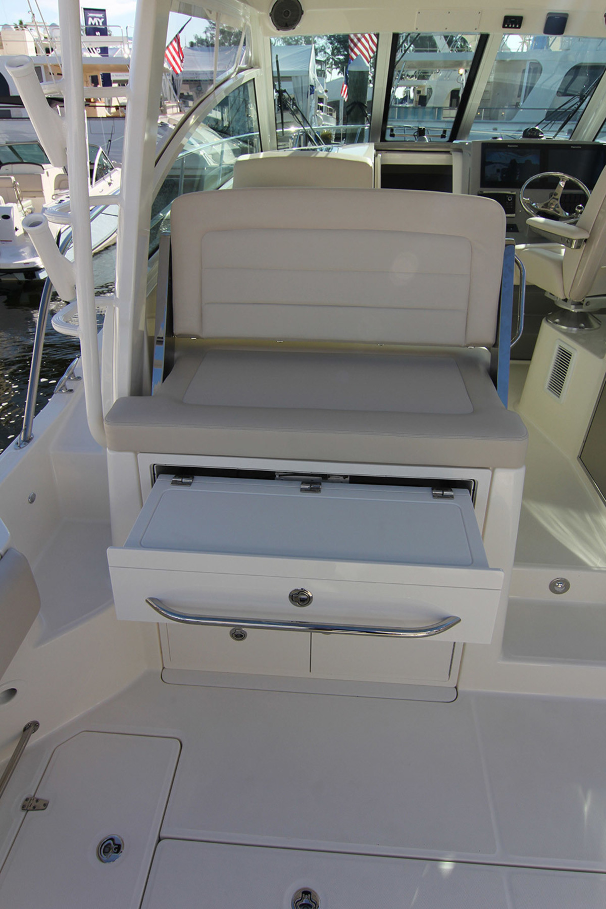 Boston Whaler 345 Conquest