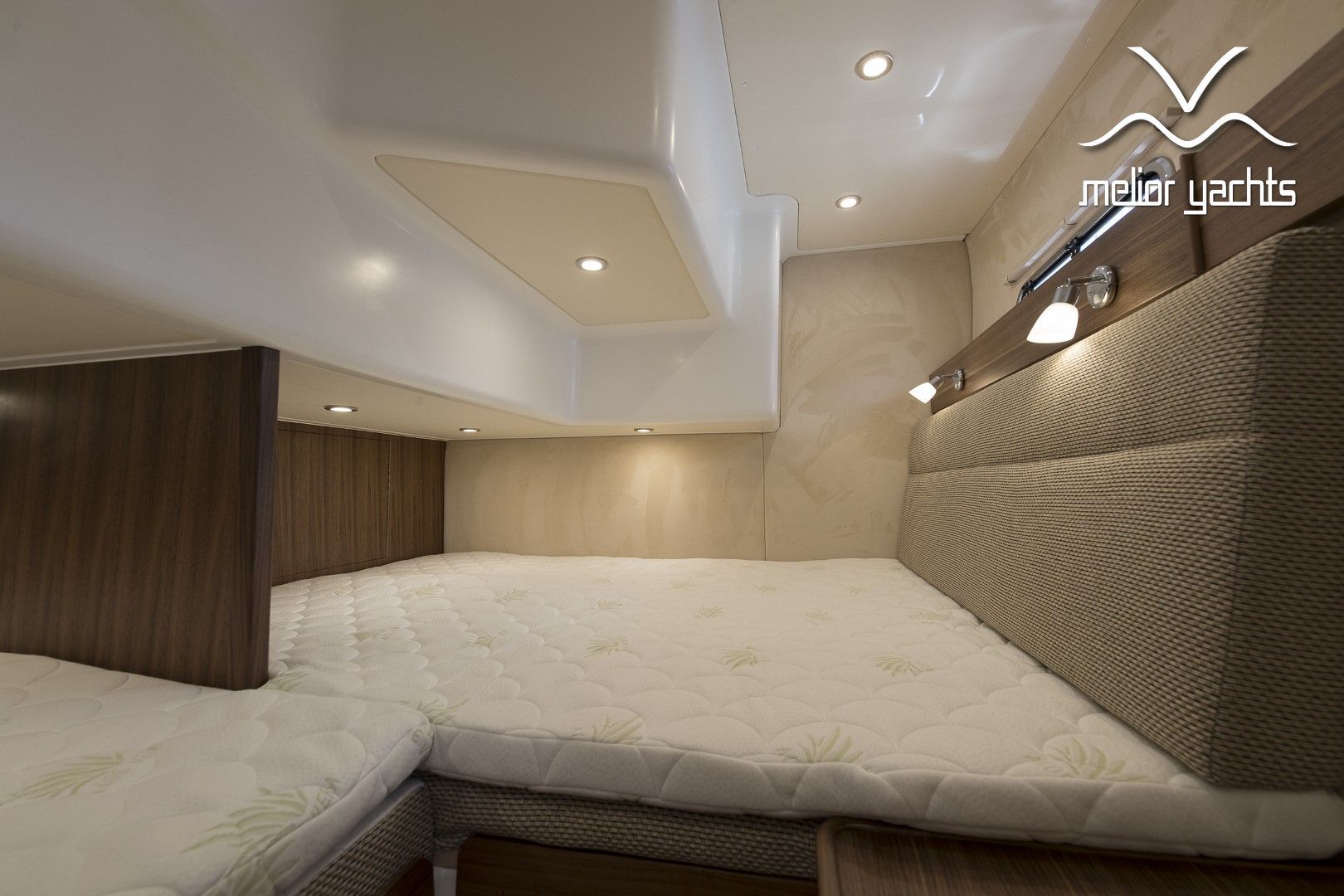 Saga 385 - Edition Walnut Interior