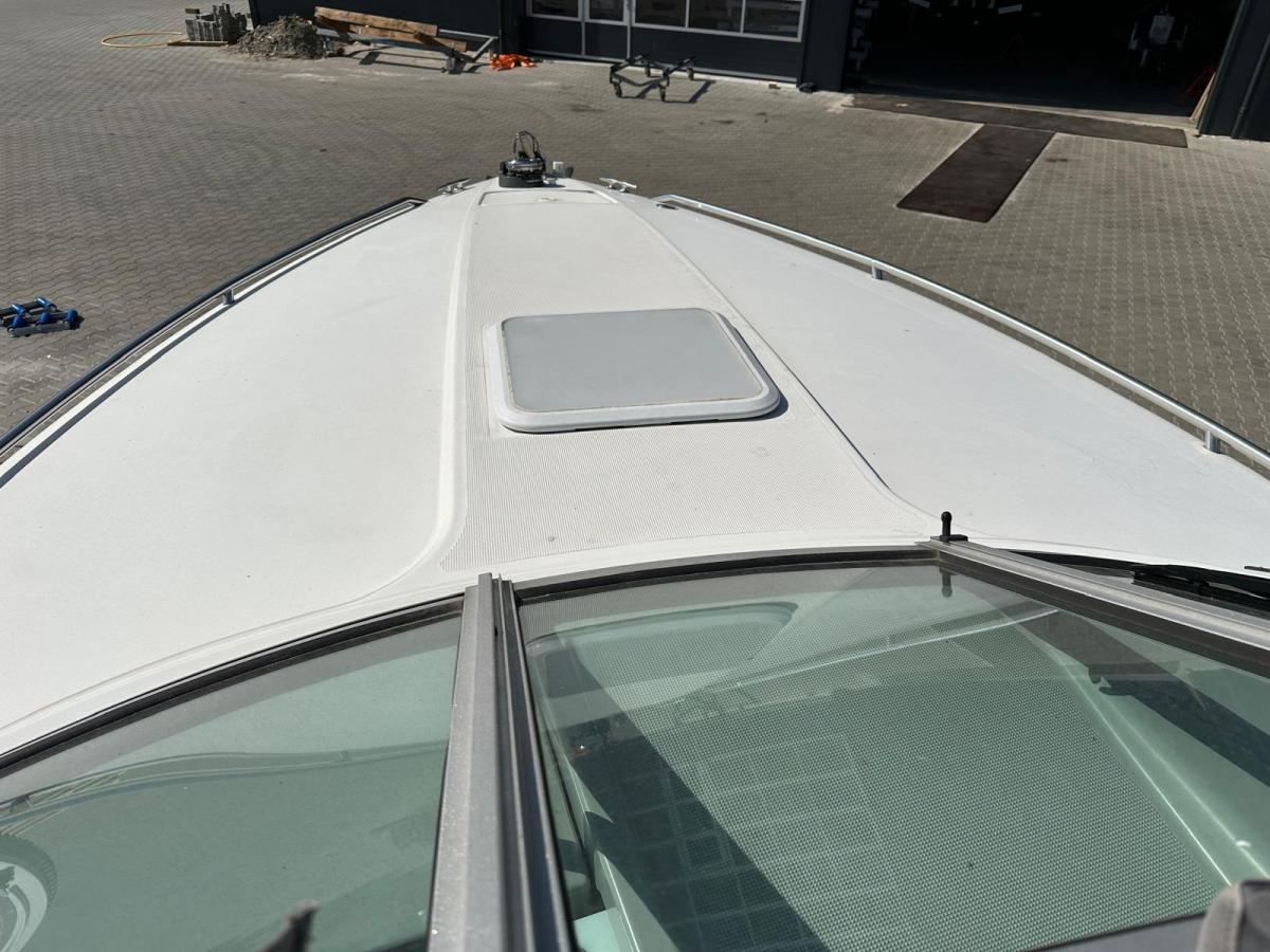 Formula F-280 SS Cuddy cabin
