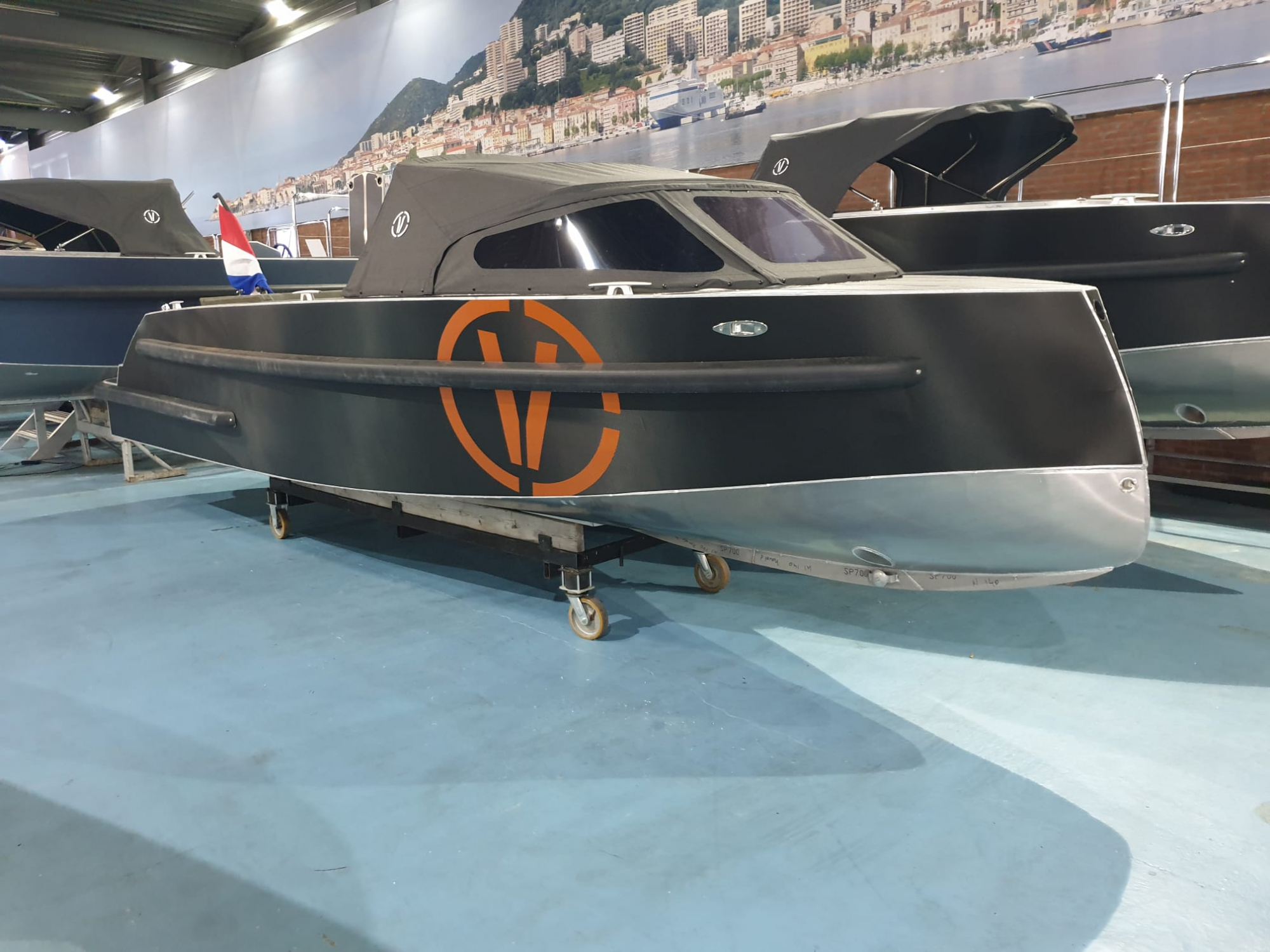 Van Vossen Tender 700 sport met Honda 100 pk op voorraad hoofdfoto: 1