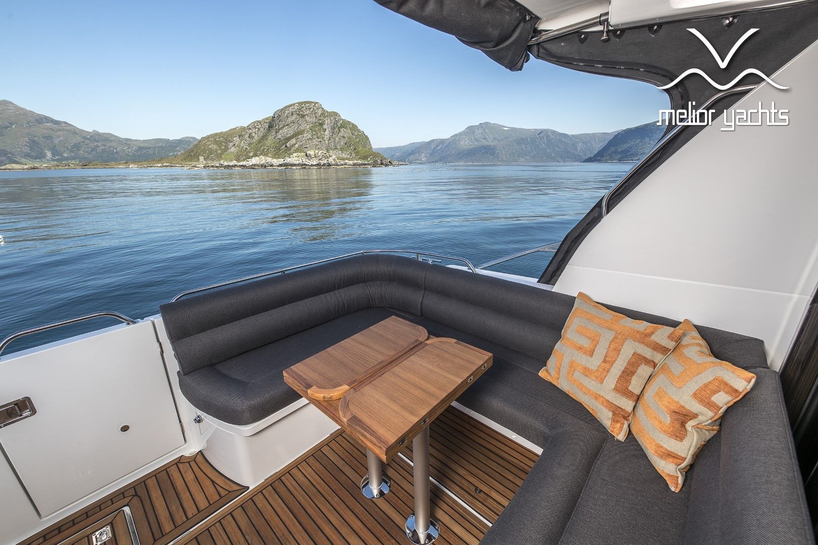 Saga 385 - Edition Walnut Interior