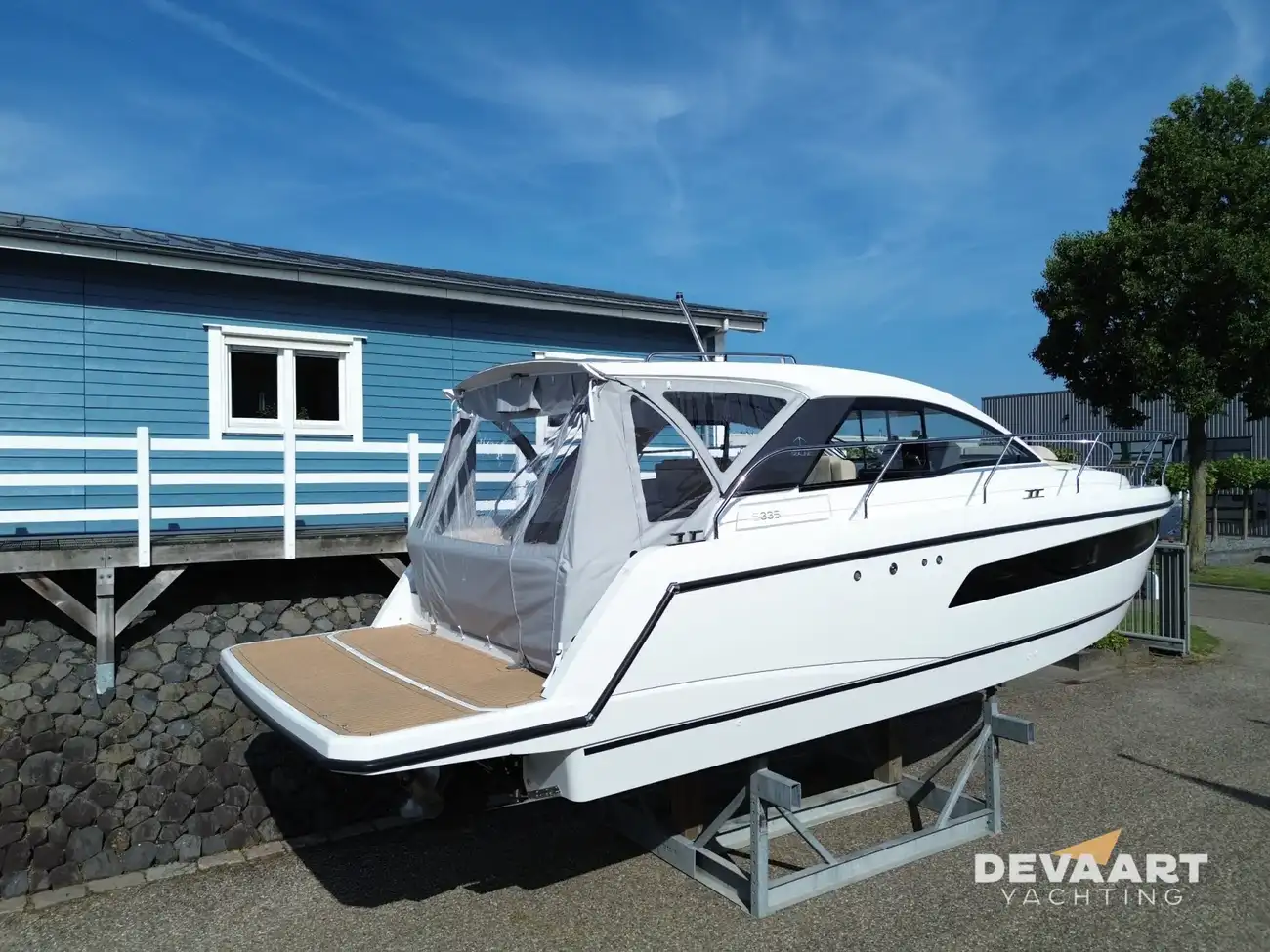 Sealine S335