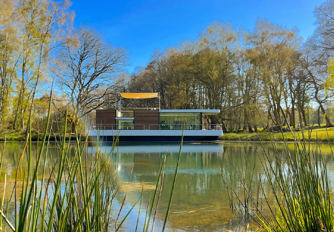 MX4 Houseboat MOAT