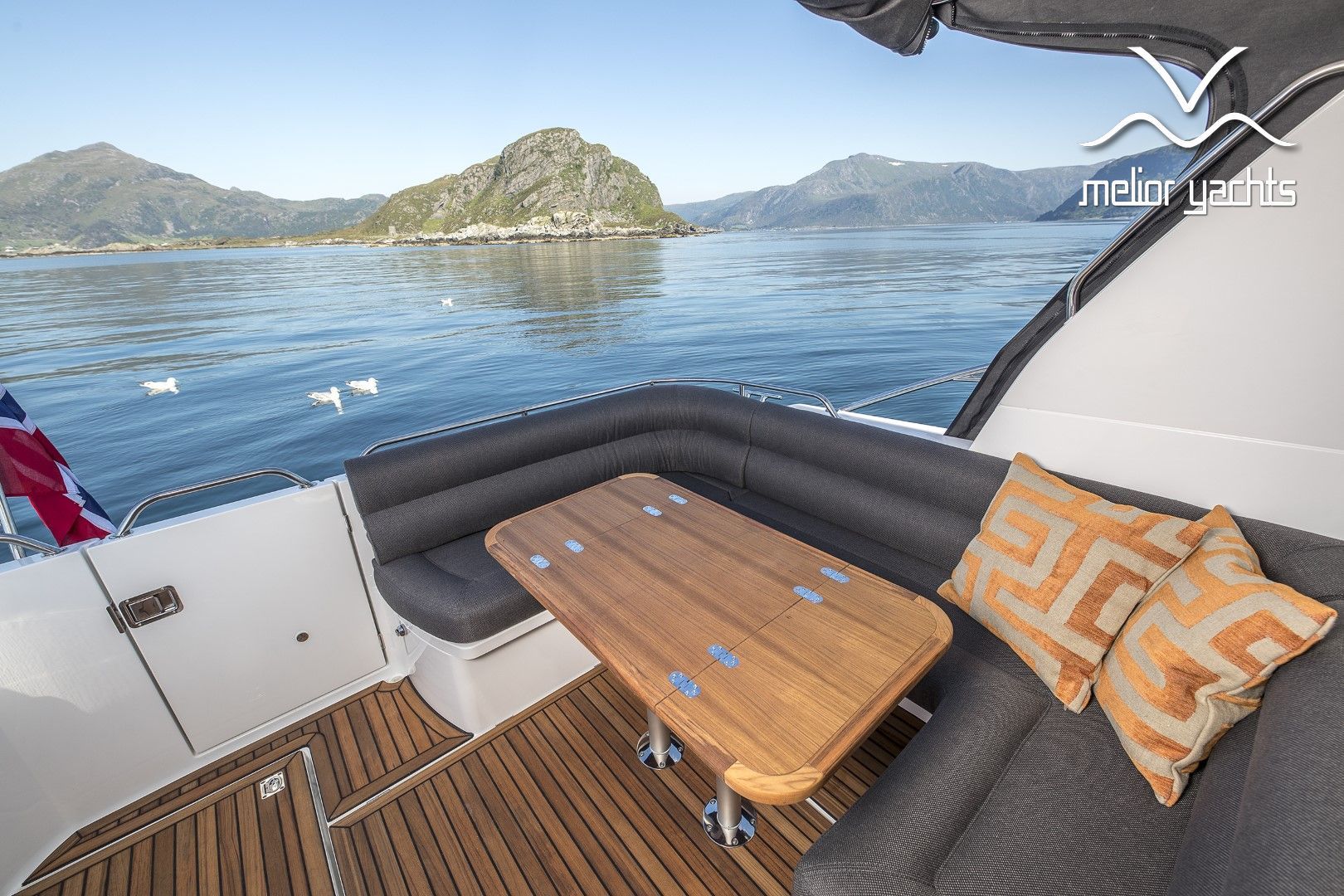 Saga 385 - Edition Walnut Interior