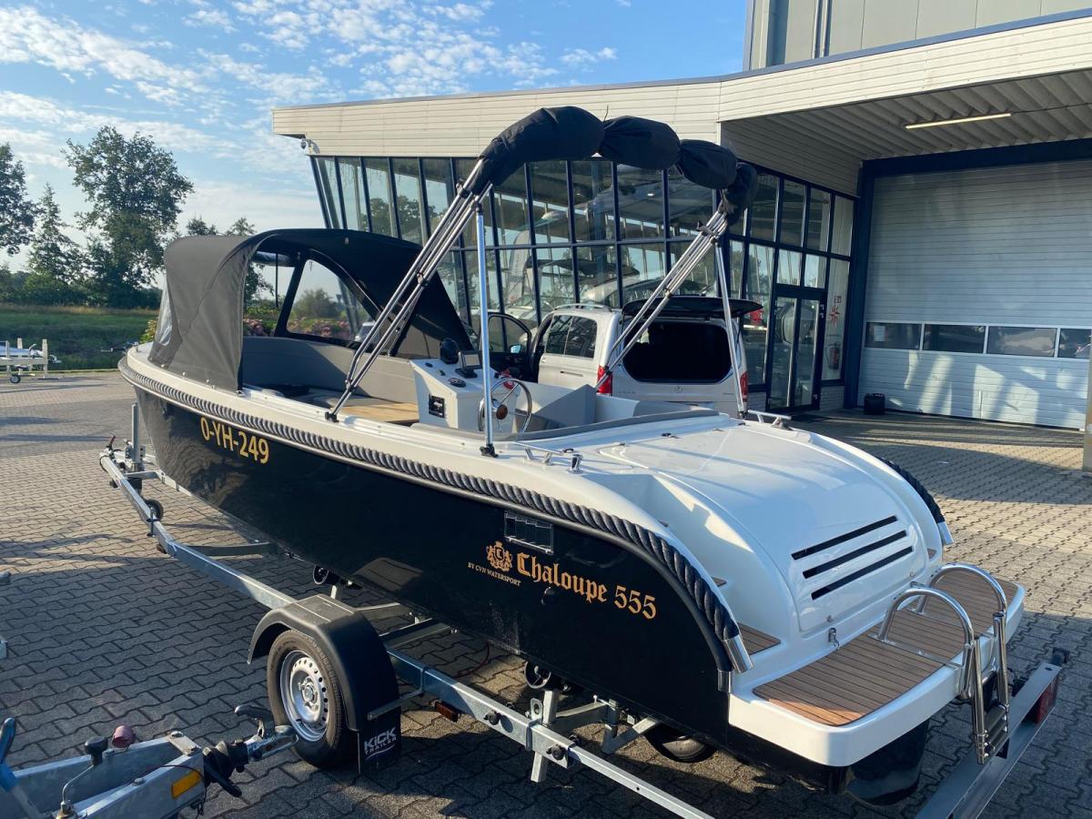Chaloupe 555