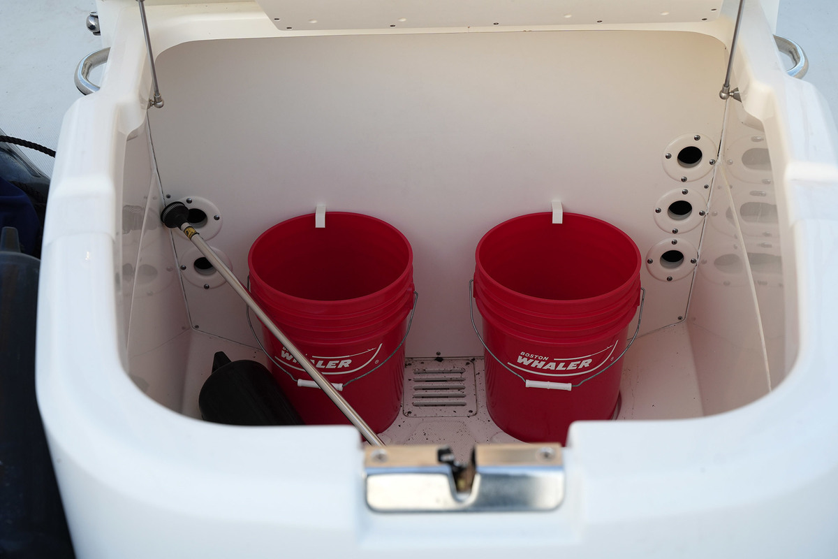 Boston Whaler 270 Dauntless