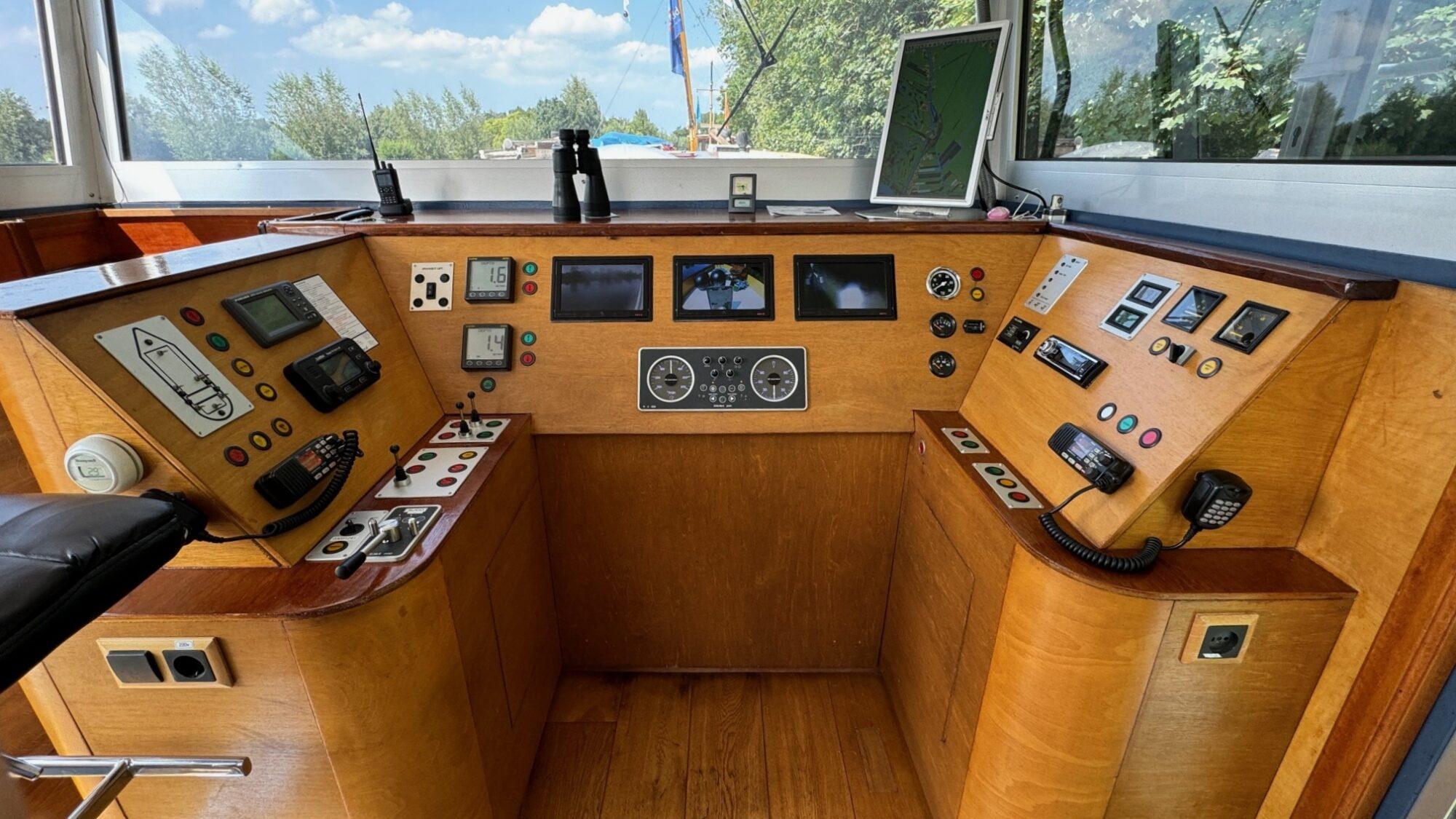 Luxe-Motor Luxe Motor 27.70 VS Varend Woonschip