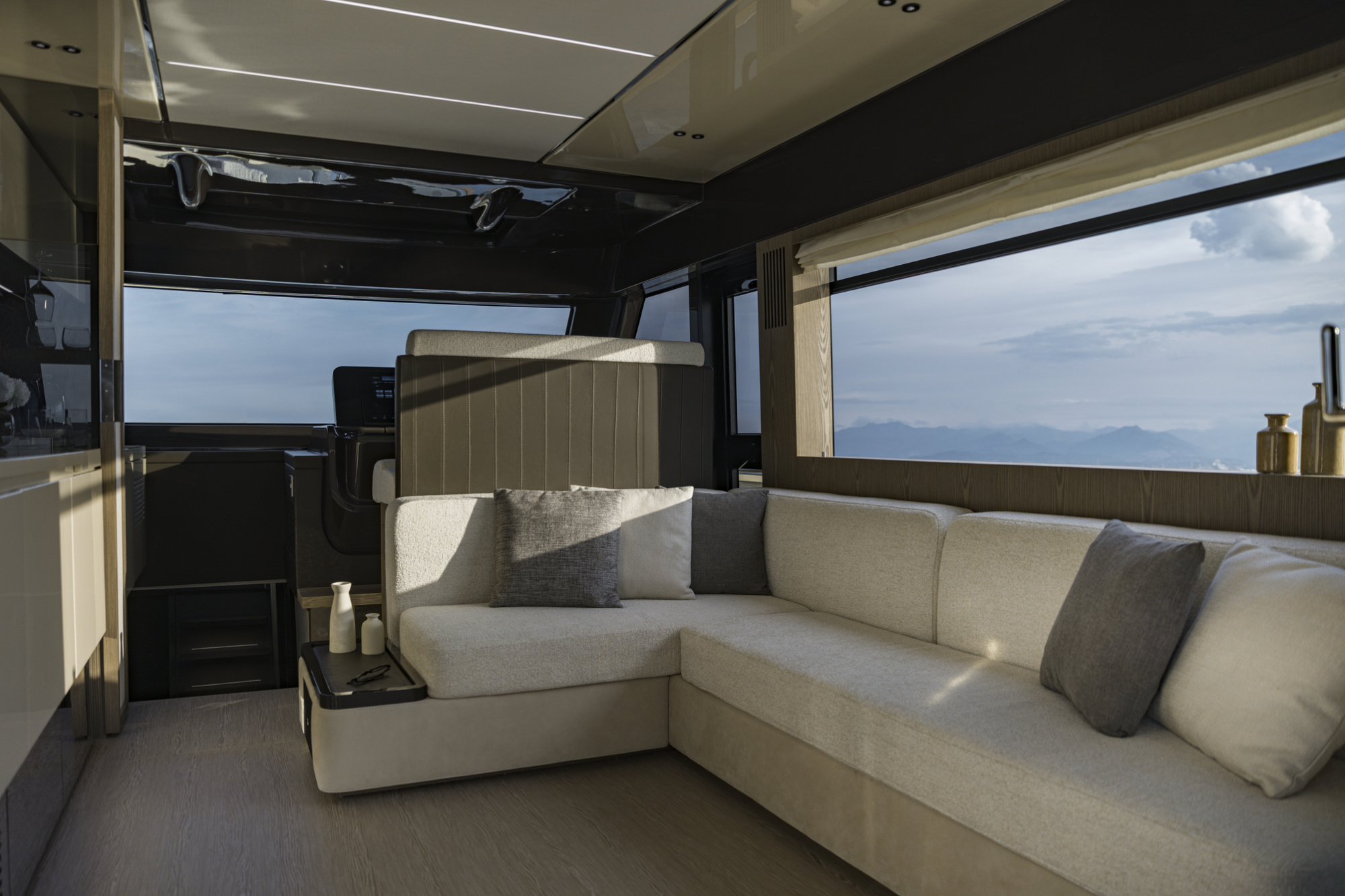 Invictus yachts Invictus ST550 met 2x 950 pk Volvo IPS direct leverbaar