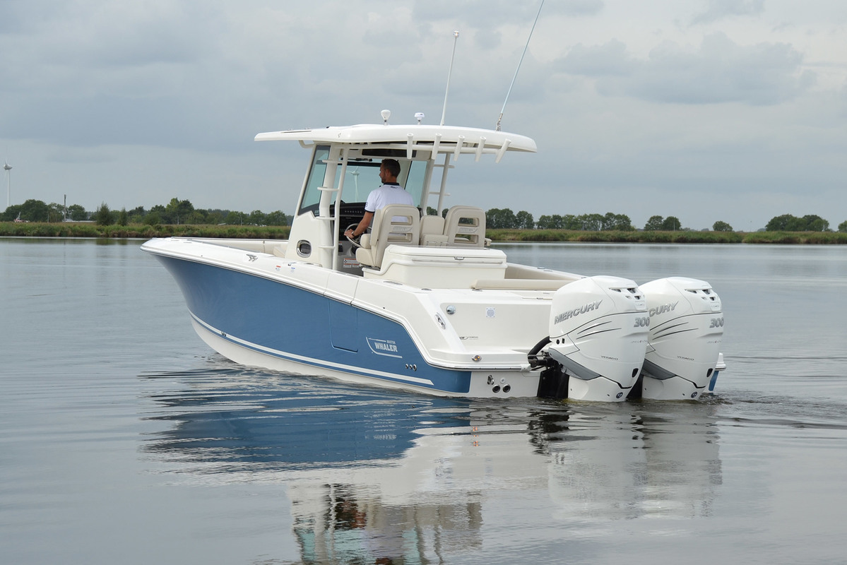 Boston Whaler 330 Outrage