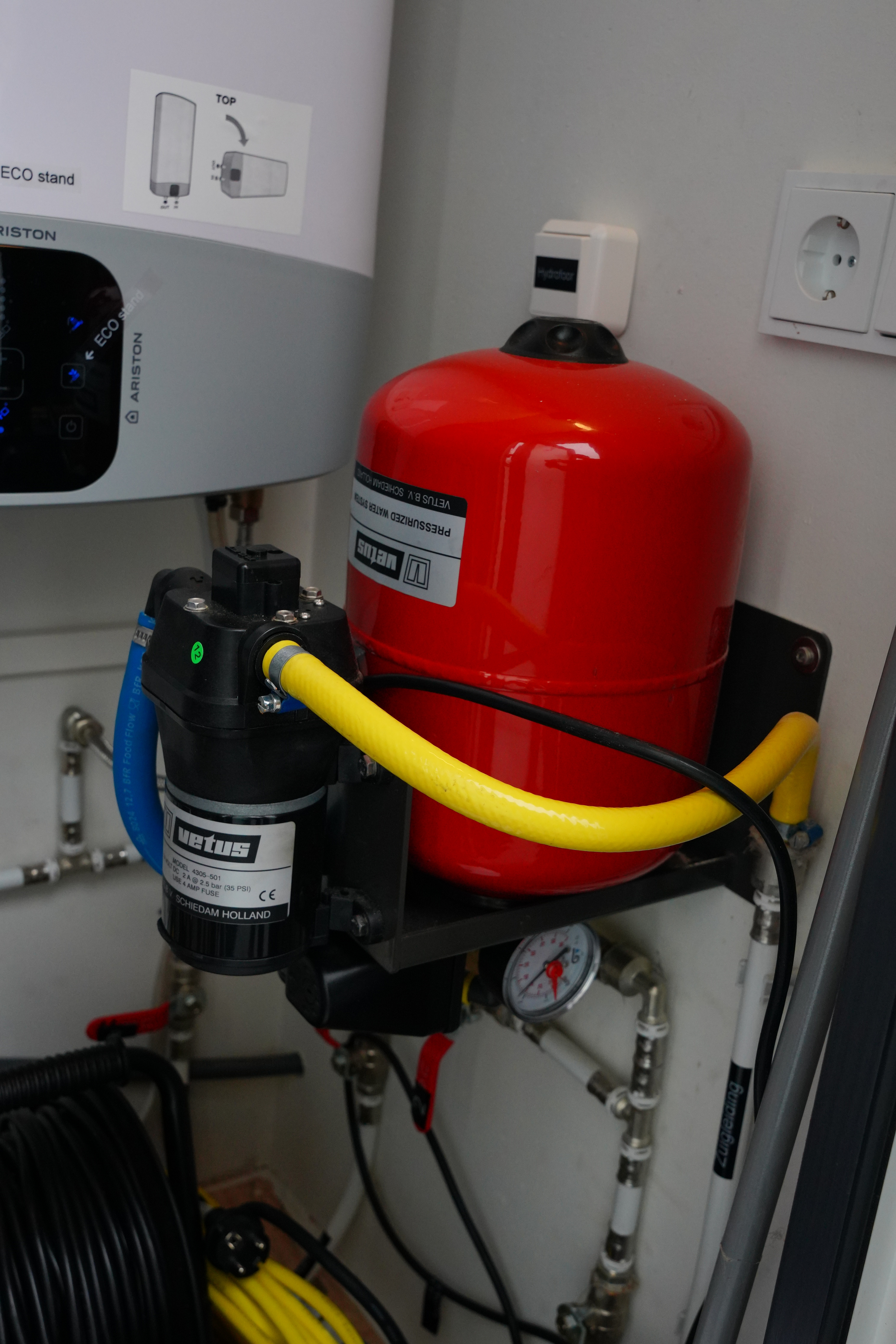 Koopligplaats Sneekermeer Met Apart Te Koop Houseboat 1460 X 500