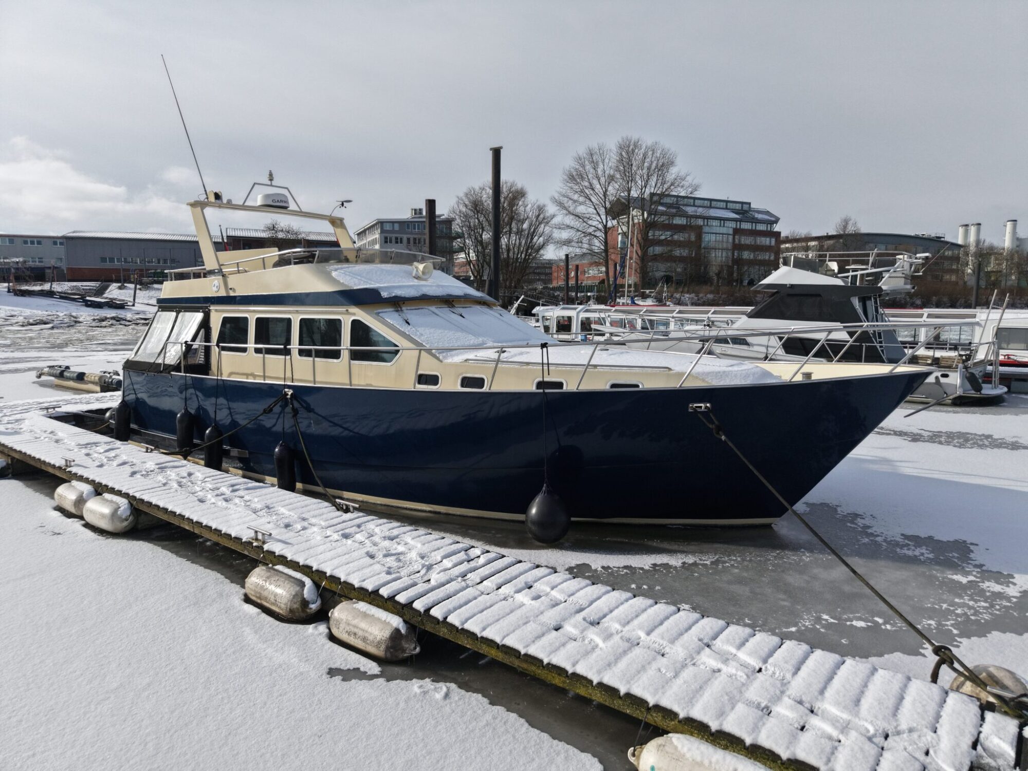 Bruce Roberts Euro 12.00 Flybridge