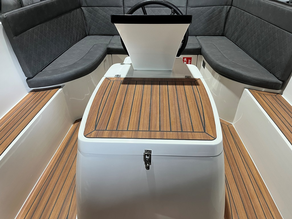 Maxima Boats Aanbieding -  730I met Vetus 42 pk Diesel in donkergrijs op voorraad!