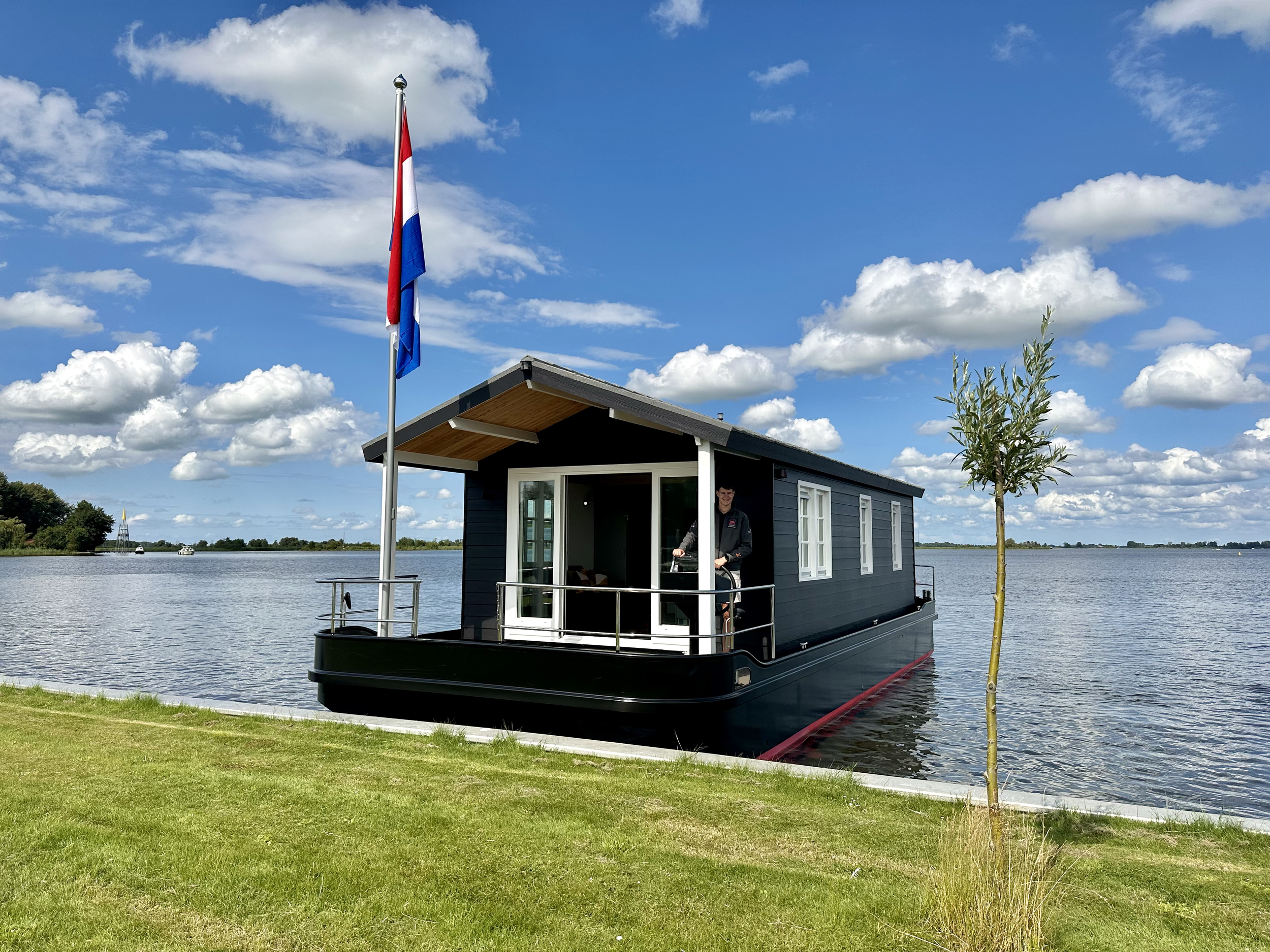 HOMESHIP VaarChalet In Amsterdam 1250D Luxe Houseboat