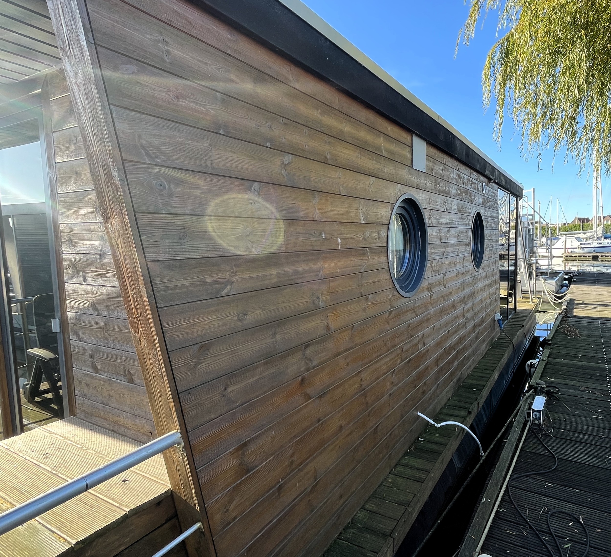 La Mare Apartboat (houseboat)