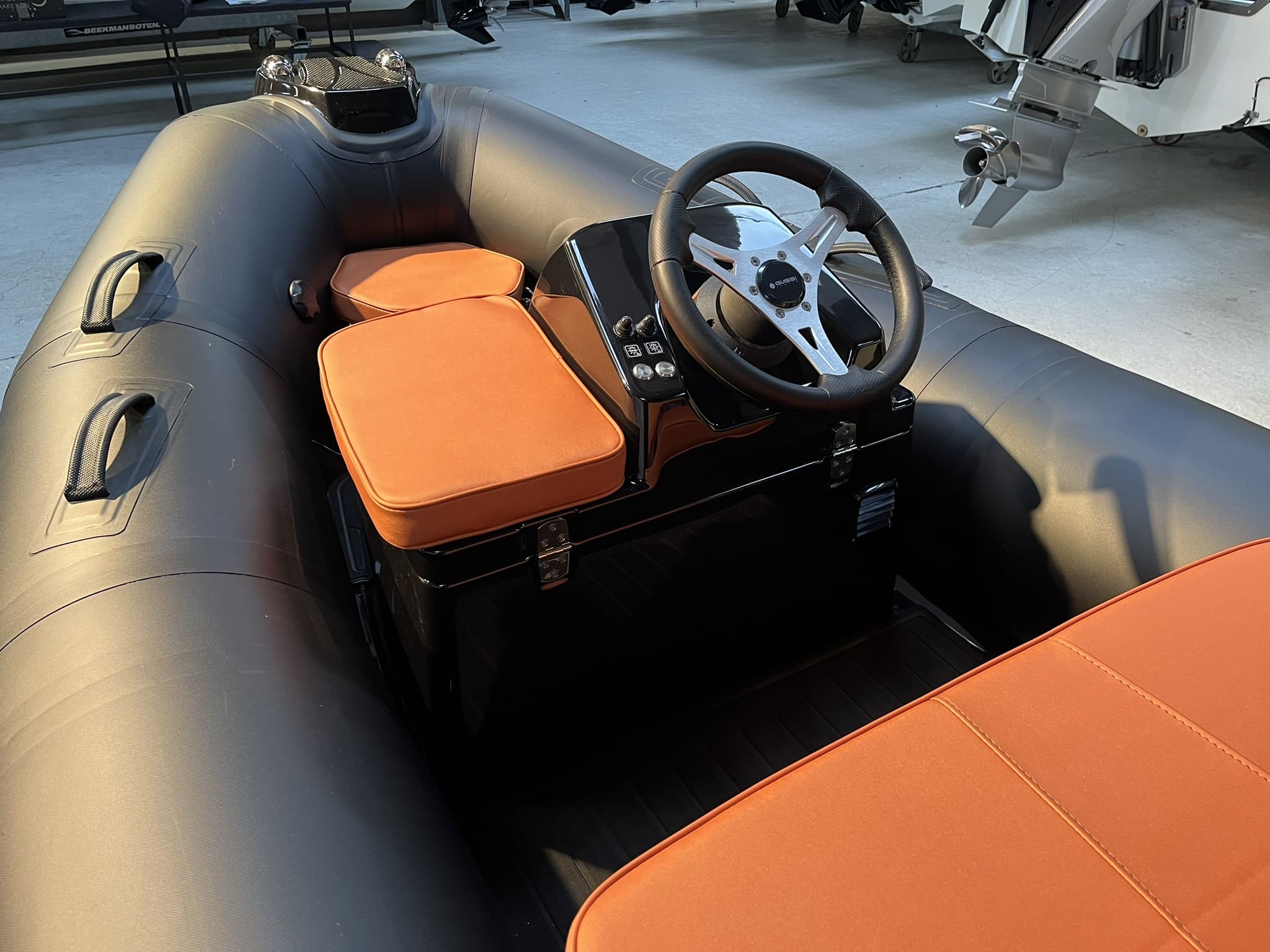 Brig Falcon 330 Tender