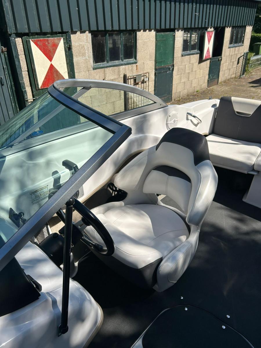 Four Winns H180 outboard