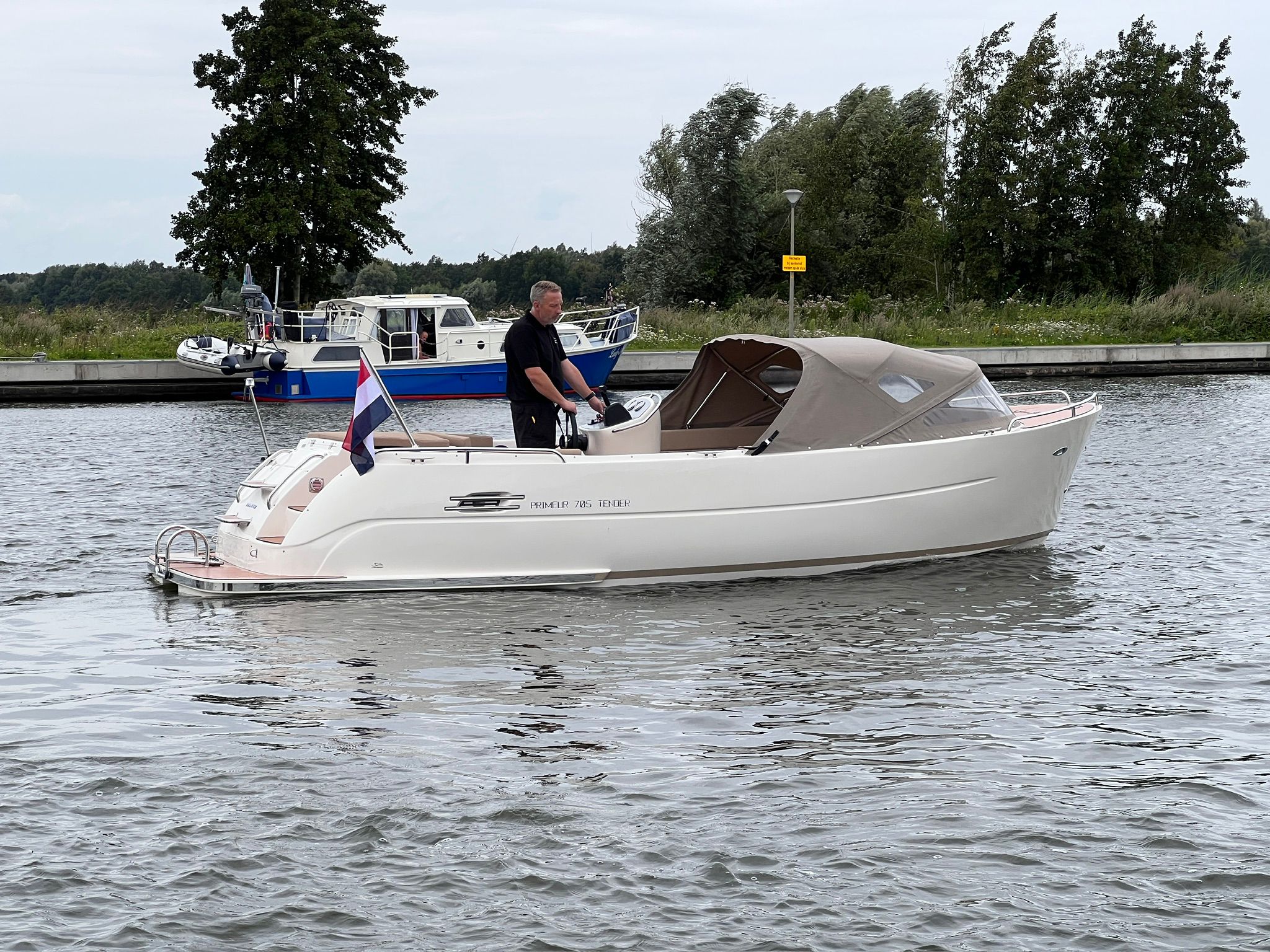 Primeur 705 Tender