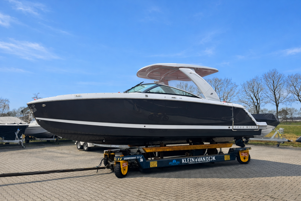 Four Winns H9 Bowrider hoofdfoto: 1