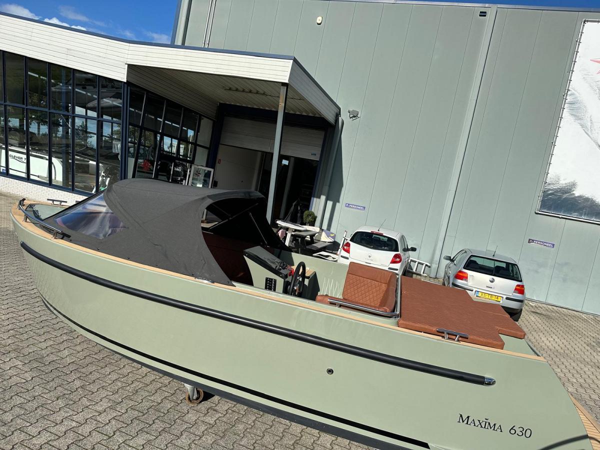 Maxima 630 Tender met boegschroef
