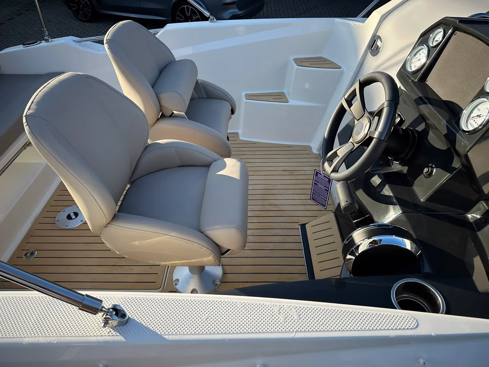 Quicksilver 555 Cabin