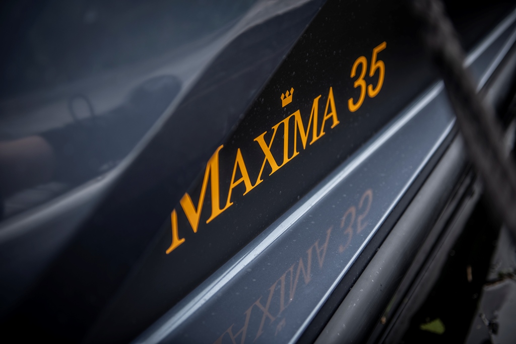 Maxima Boats 35