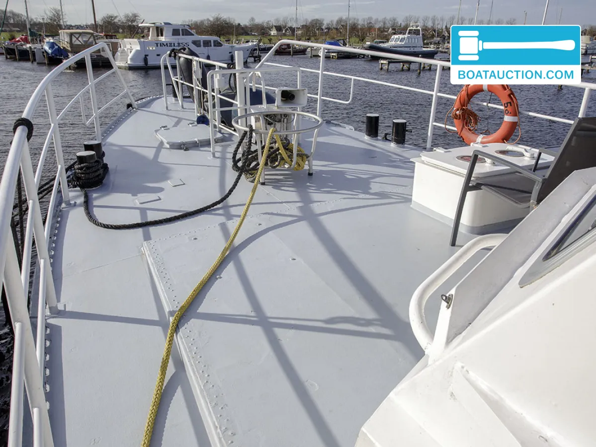 Bateau de patrouille 2300