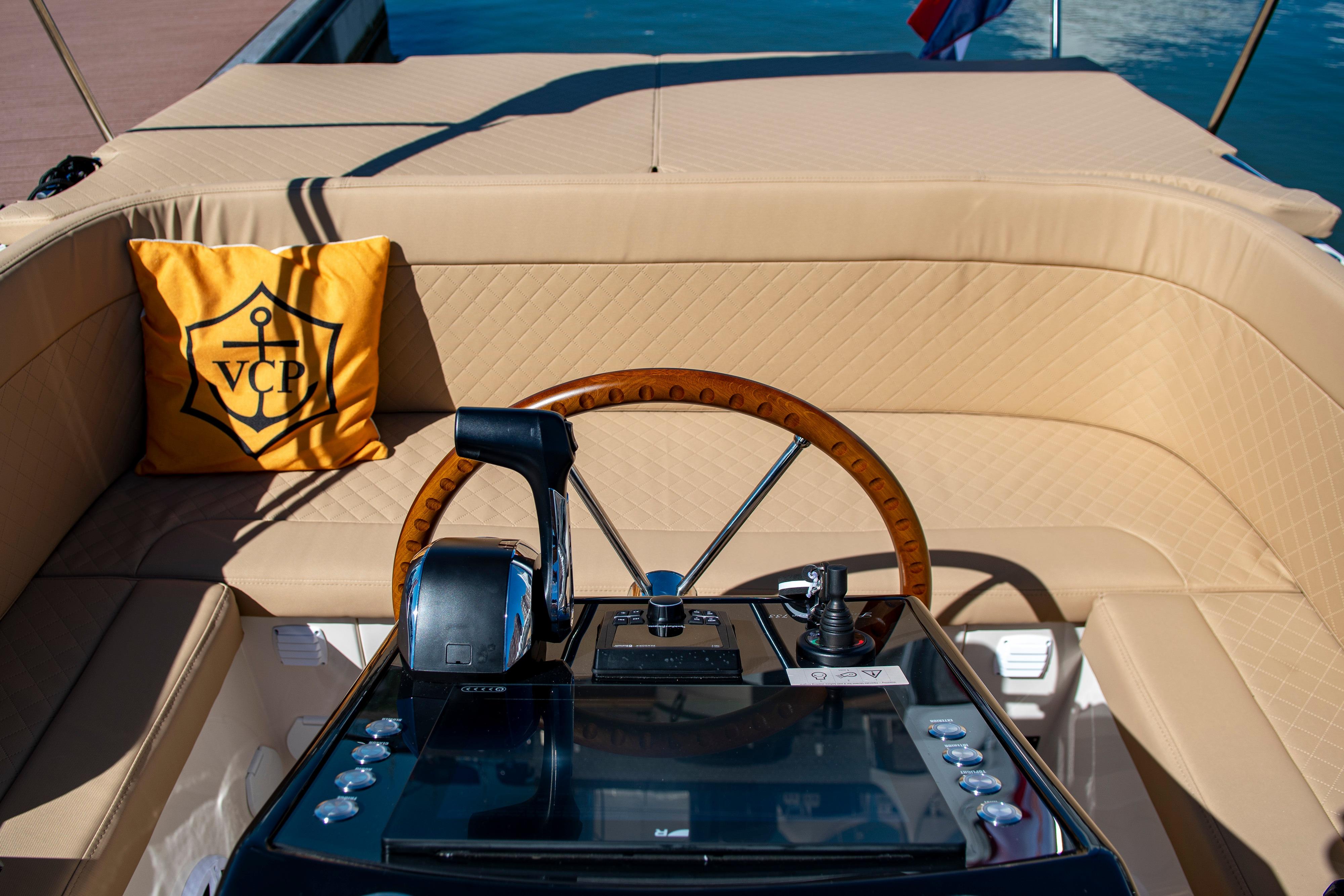 Lago Amore 733 Tender