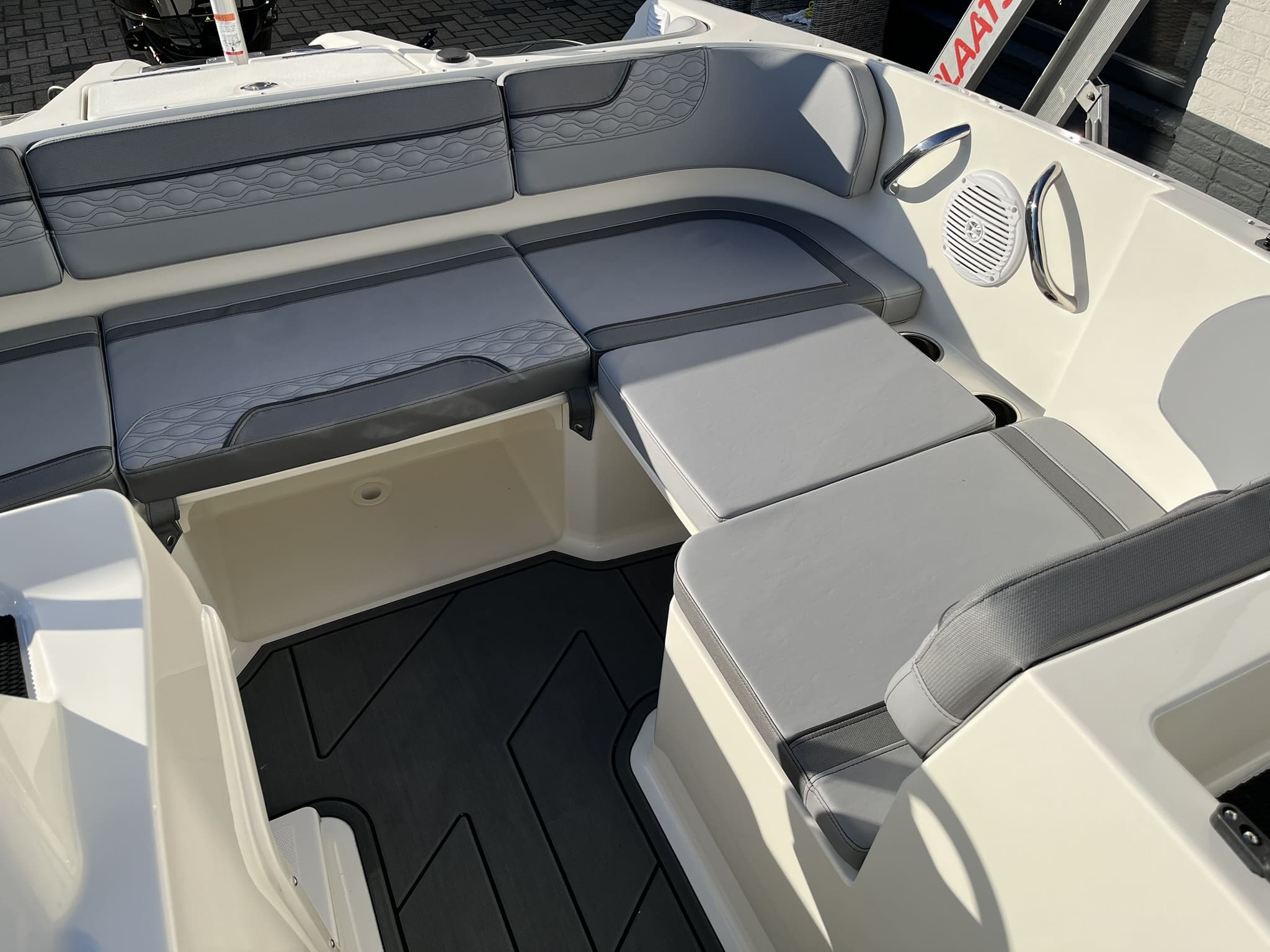 Bayliner Element M17