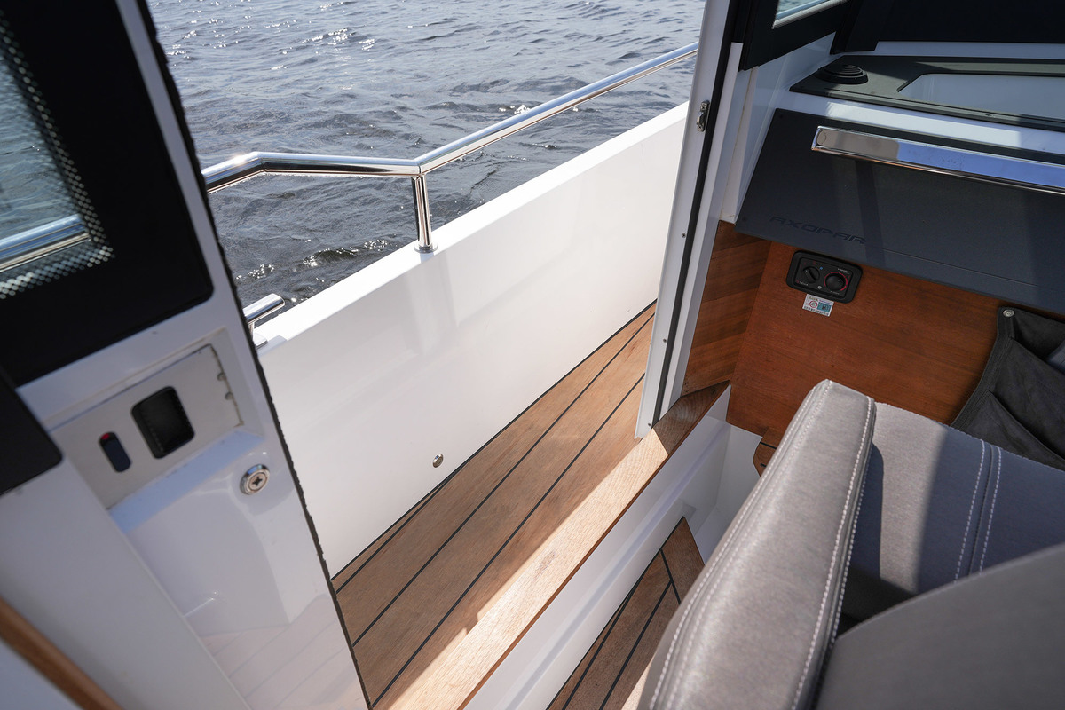 Axopar 28 Cabin