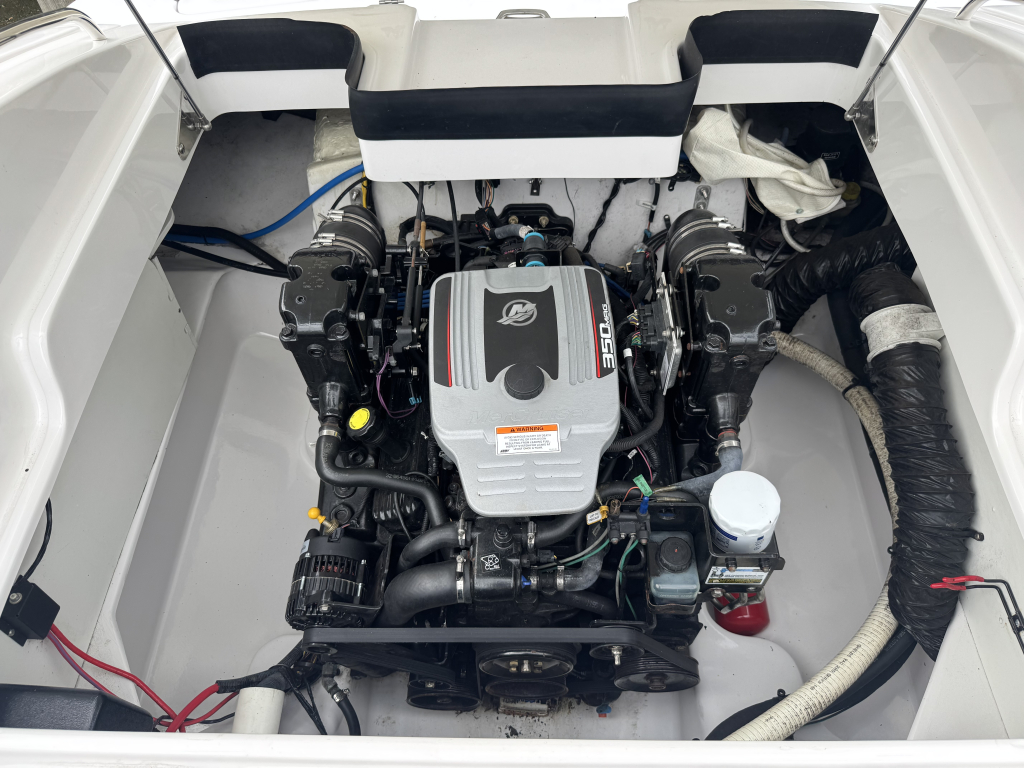 Four Winns H240