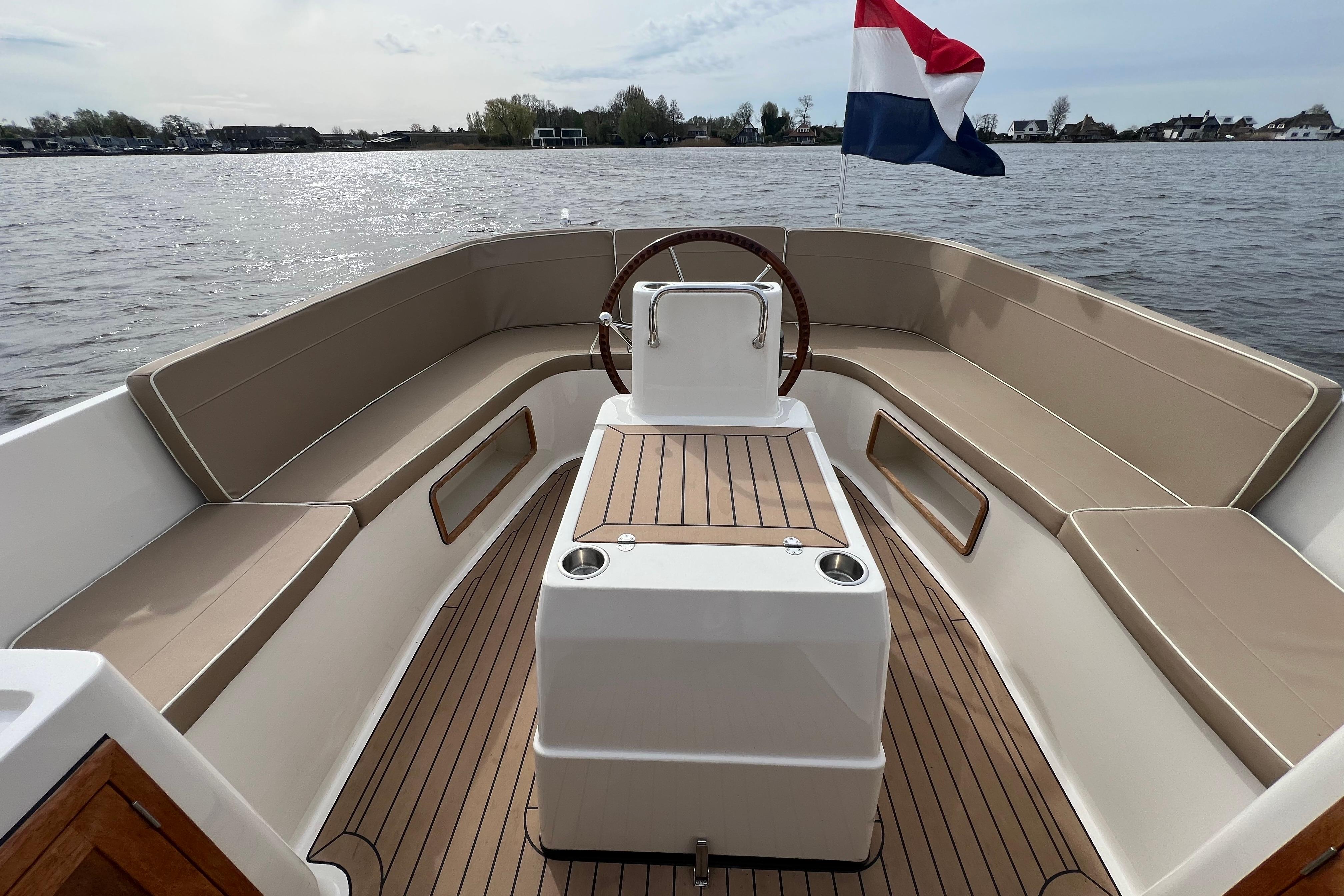 Interboat Intender 780