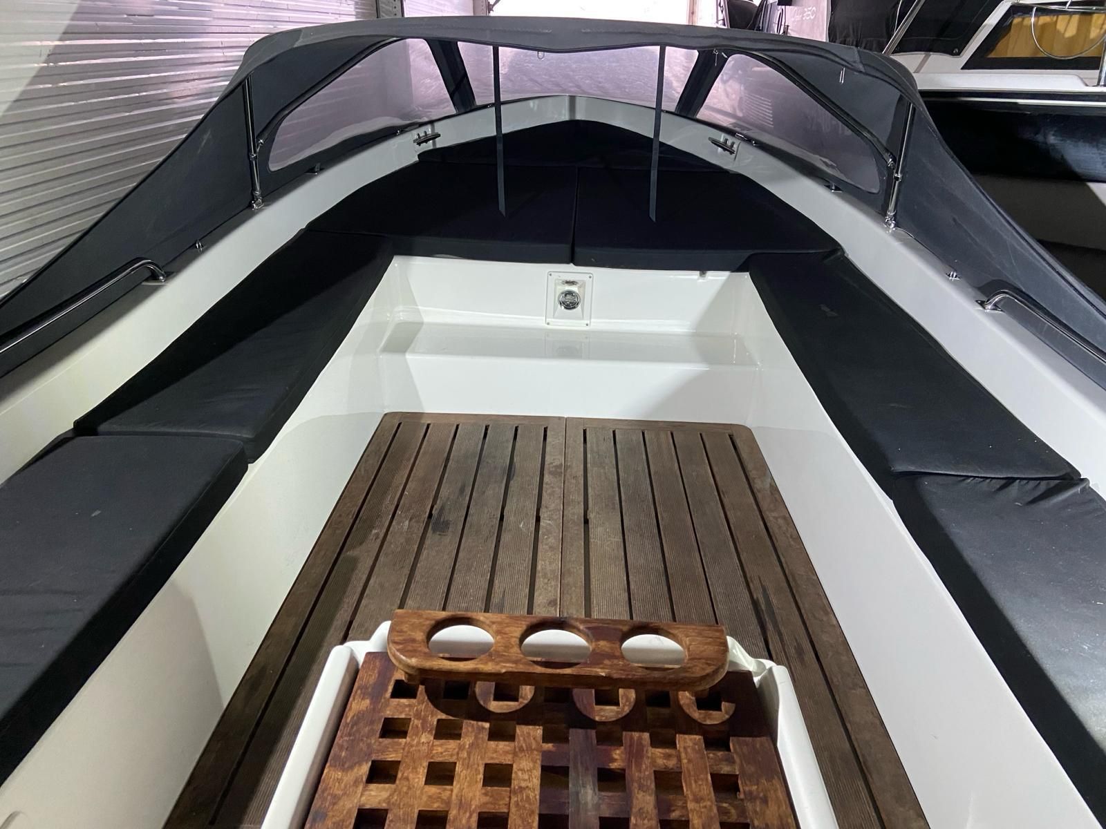 Seafury 700