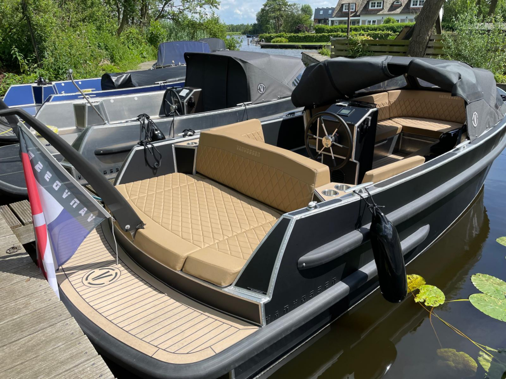 Van Vossen 595 plugin e tender flex teak en softtop